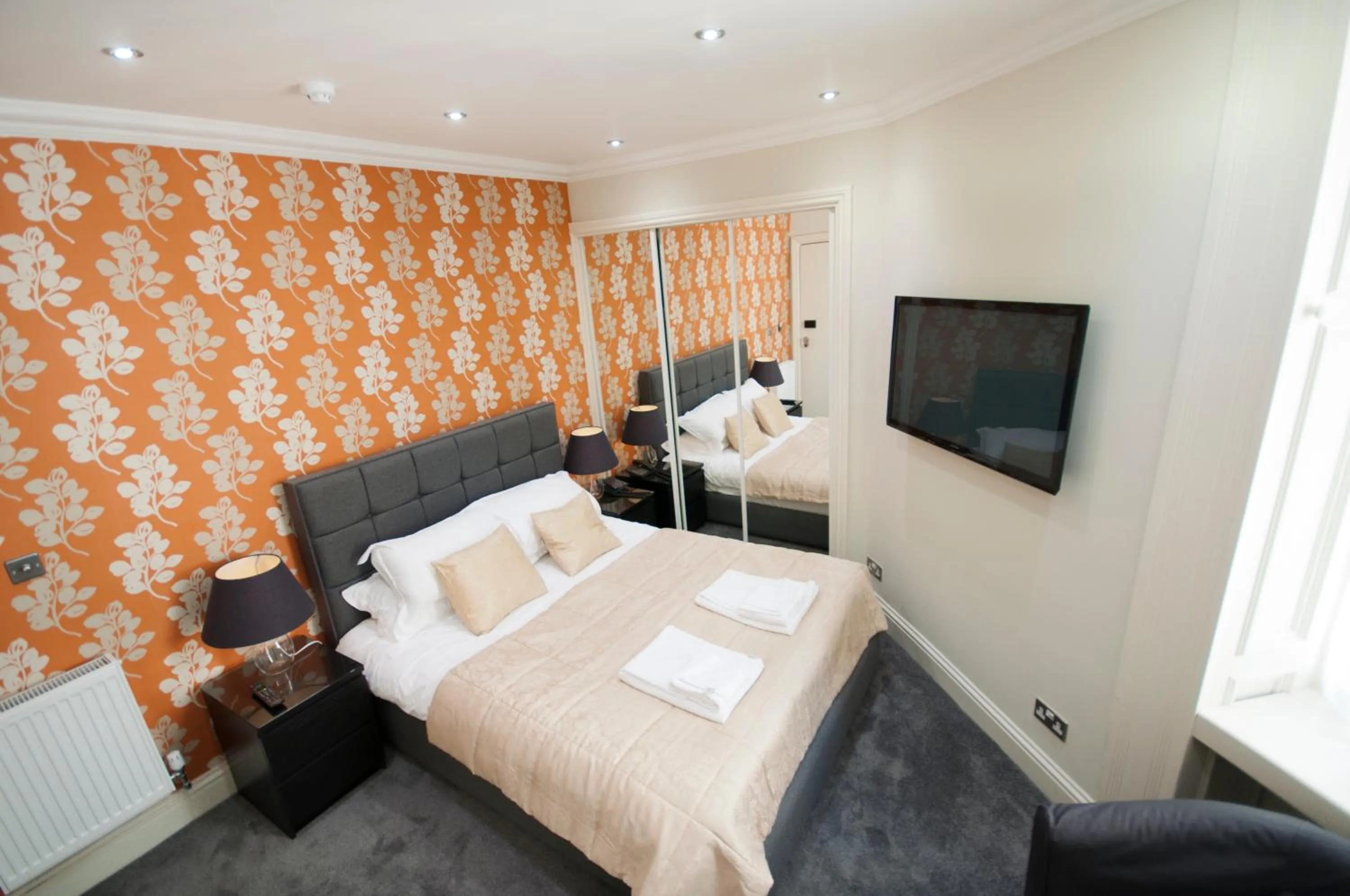 Bedroom, Bed in Palmerston Suites