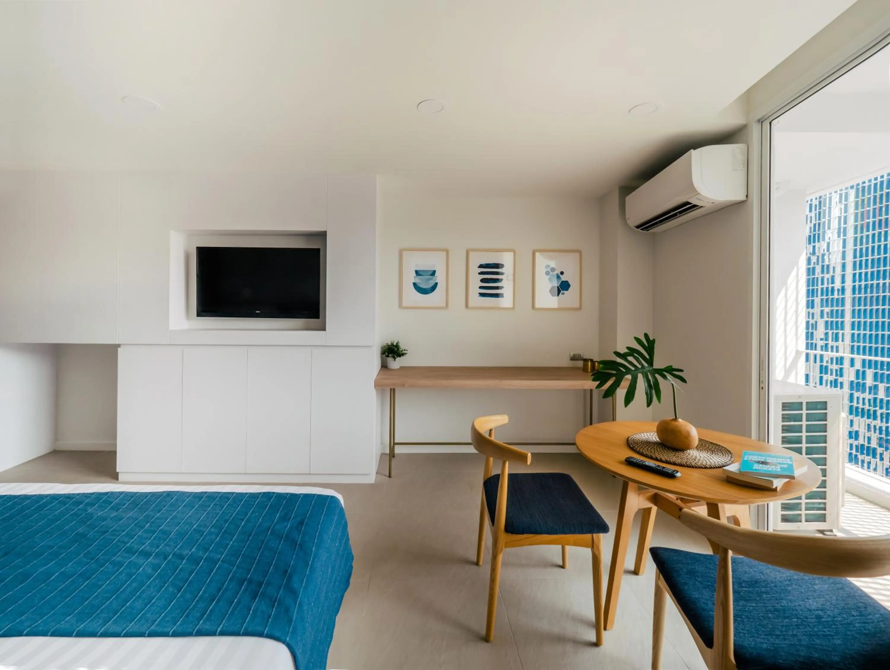 Seating area in Blu 395