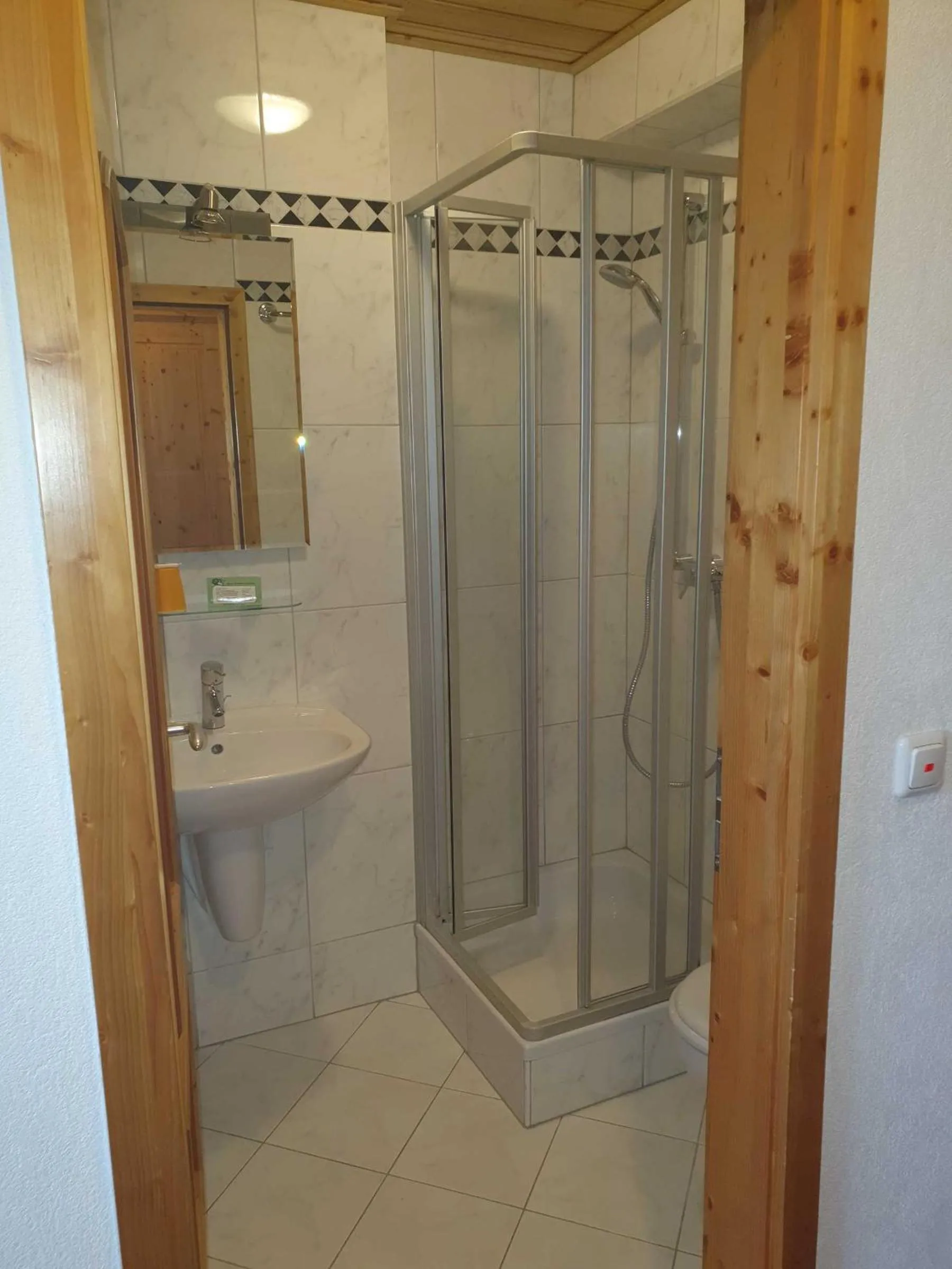 Bathroom in Landgasthof Brunnenwirt Zum Meenzer