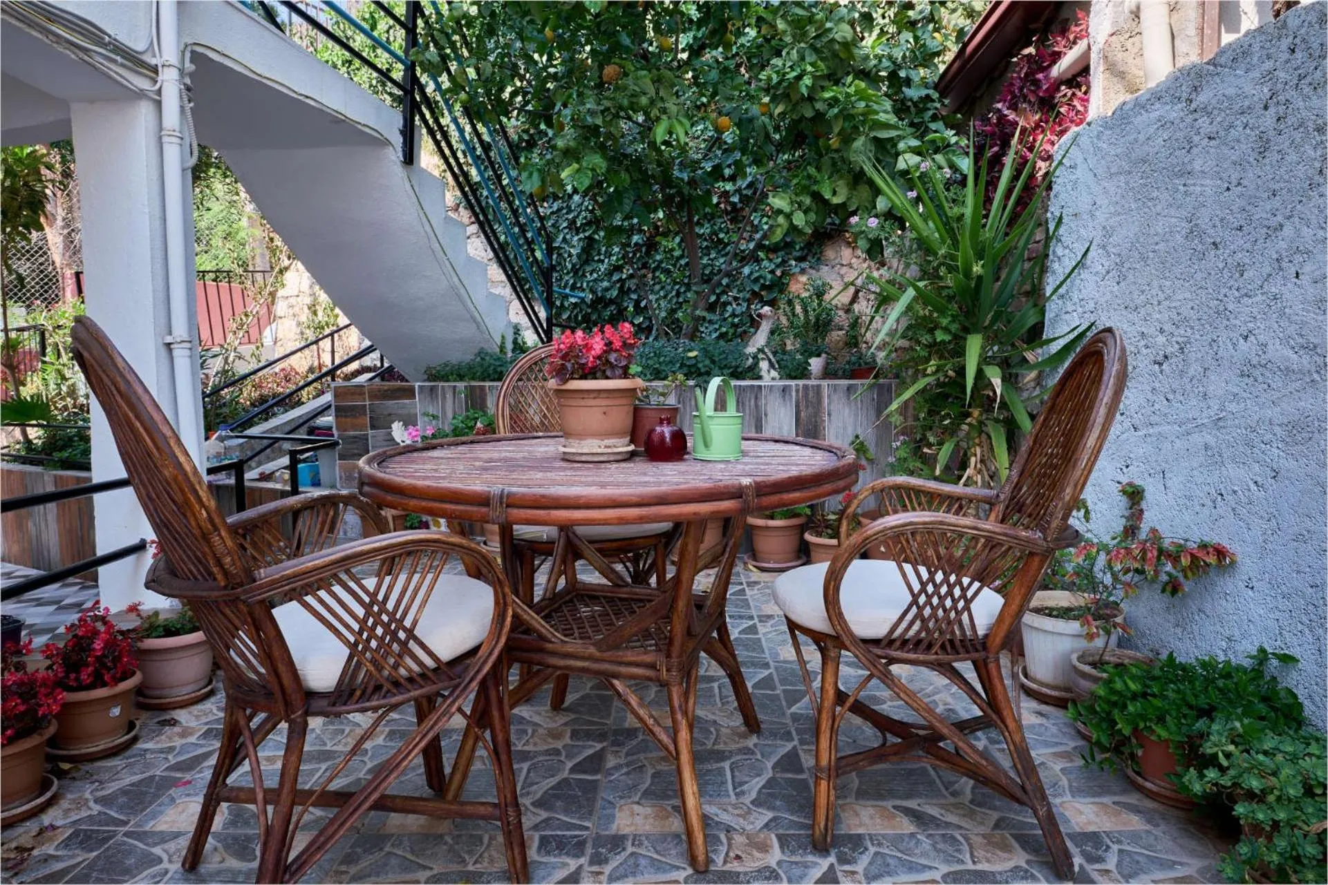 Seating area in CARETTA PANSİYOn