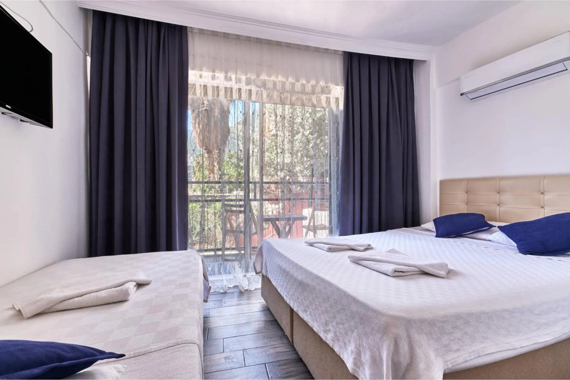 Bed in CARETTA PANSİYOn