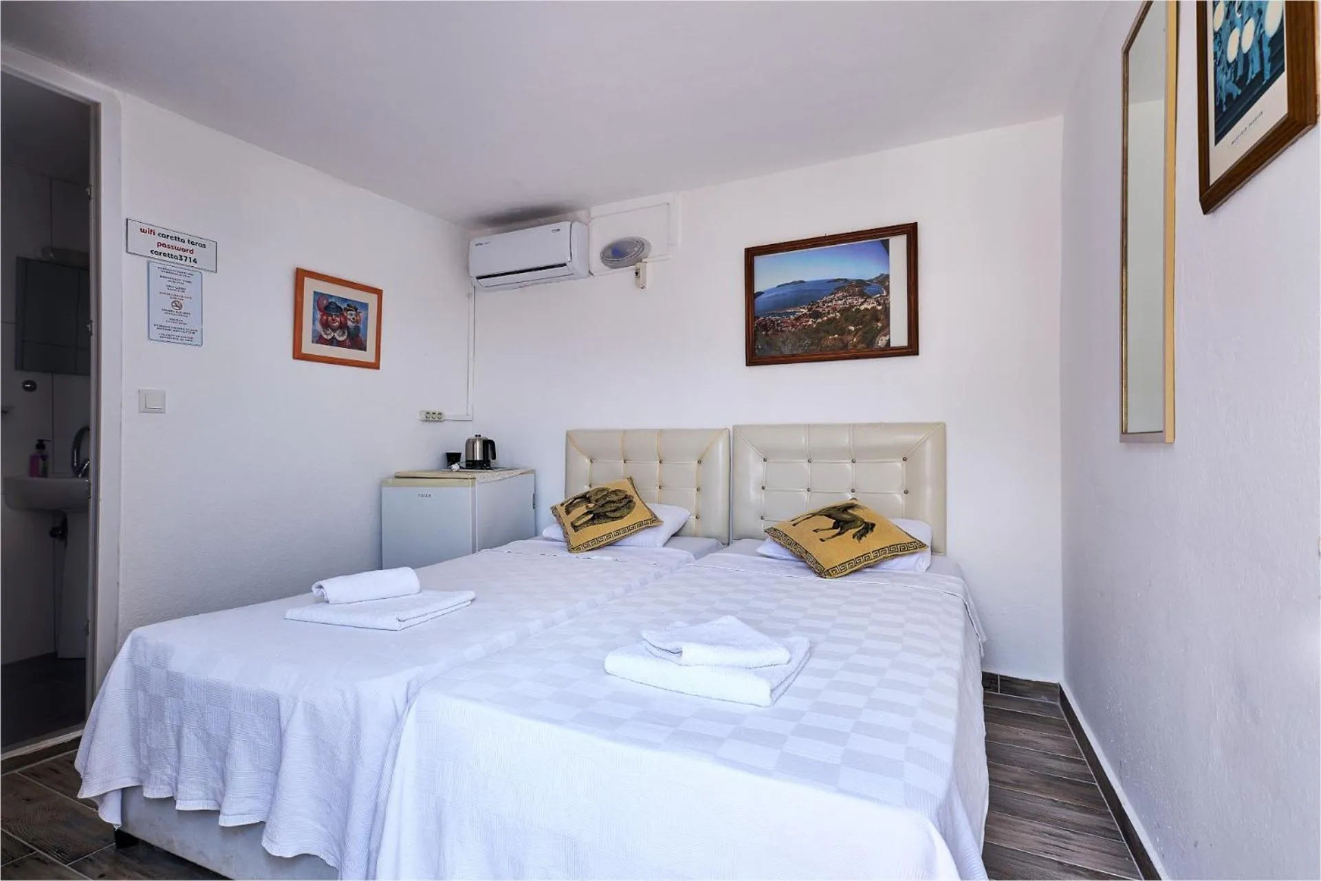 Bed in CARETTA PANSİYOn