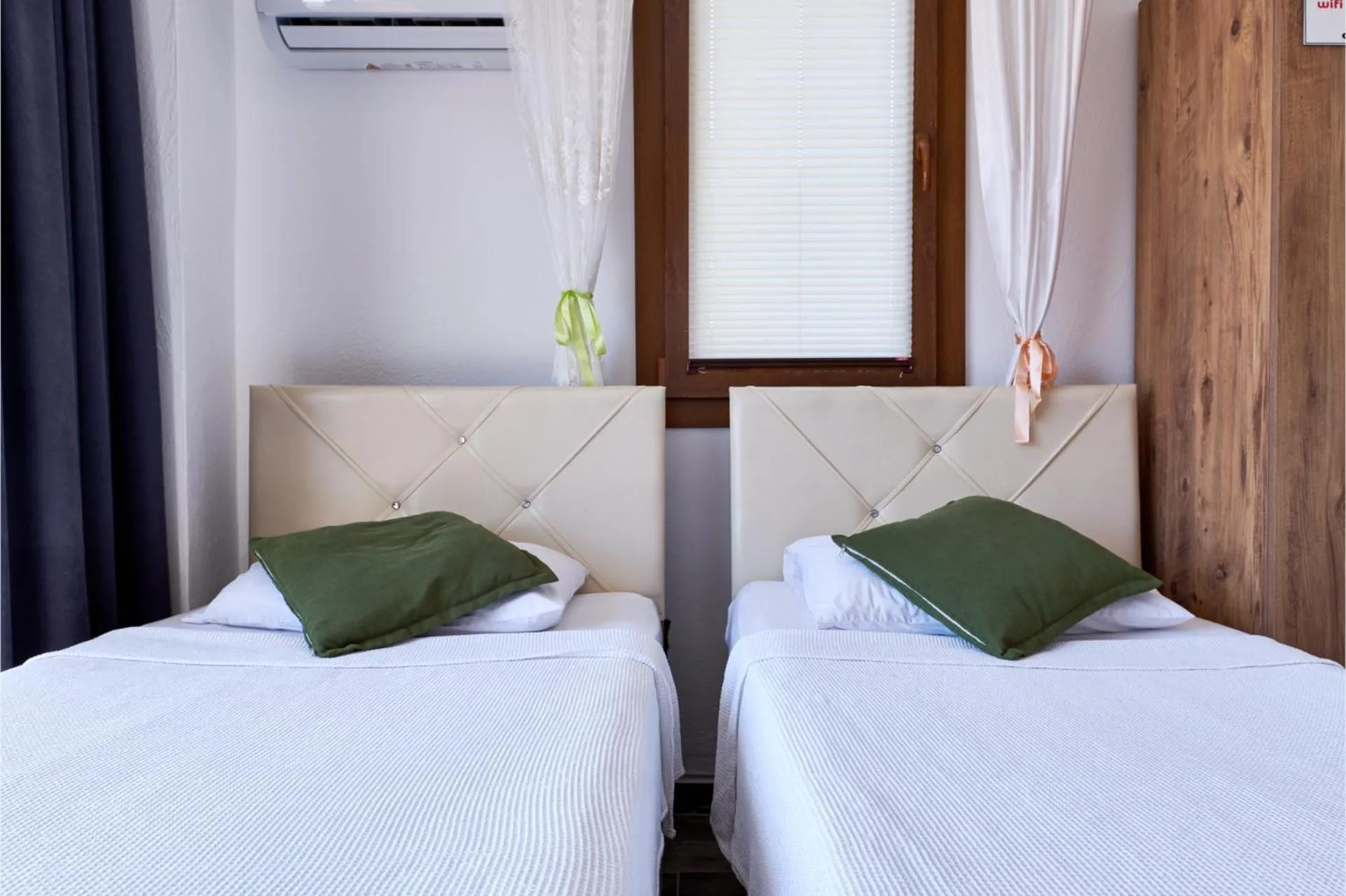 Bed in CARETTA PANSİYOn