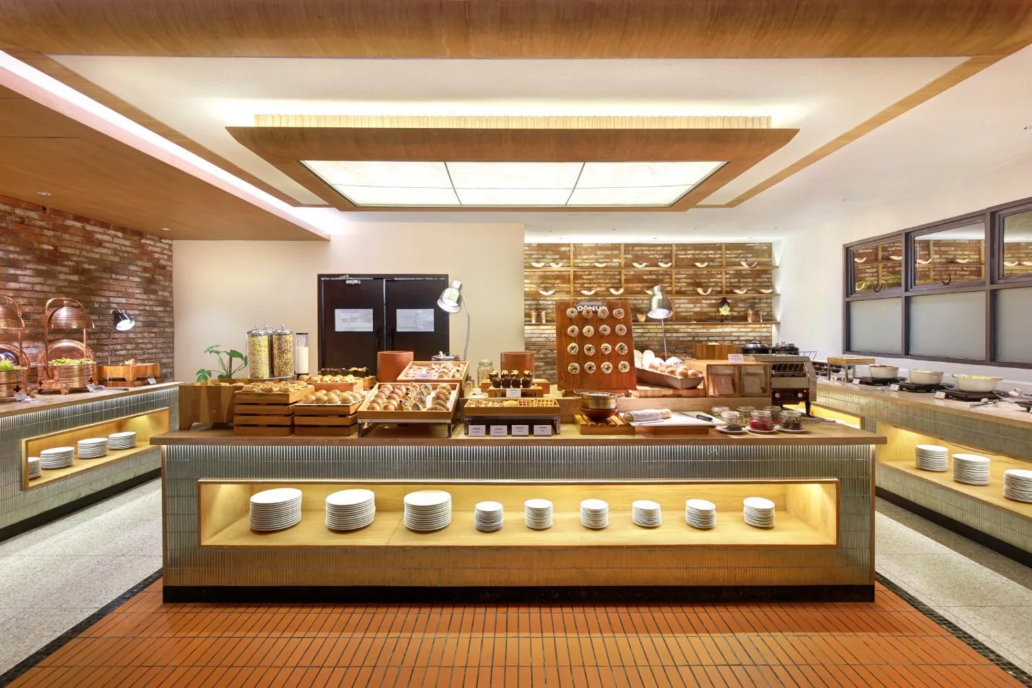 Restaurant/places to eat in Harper Kuta Hotel by ASTON