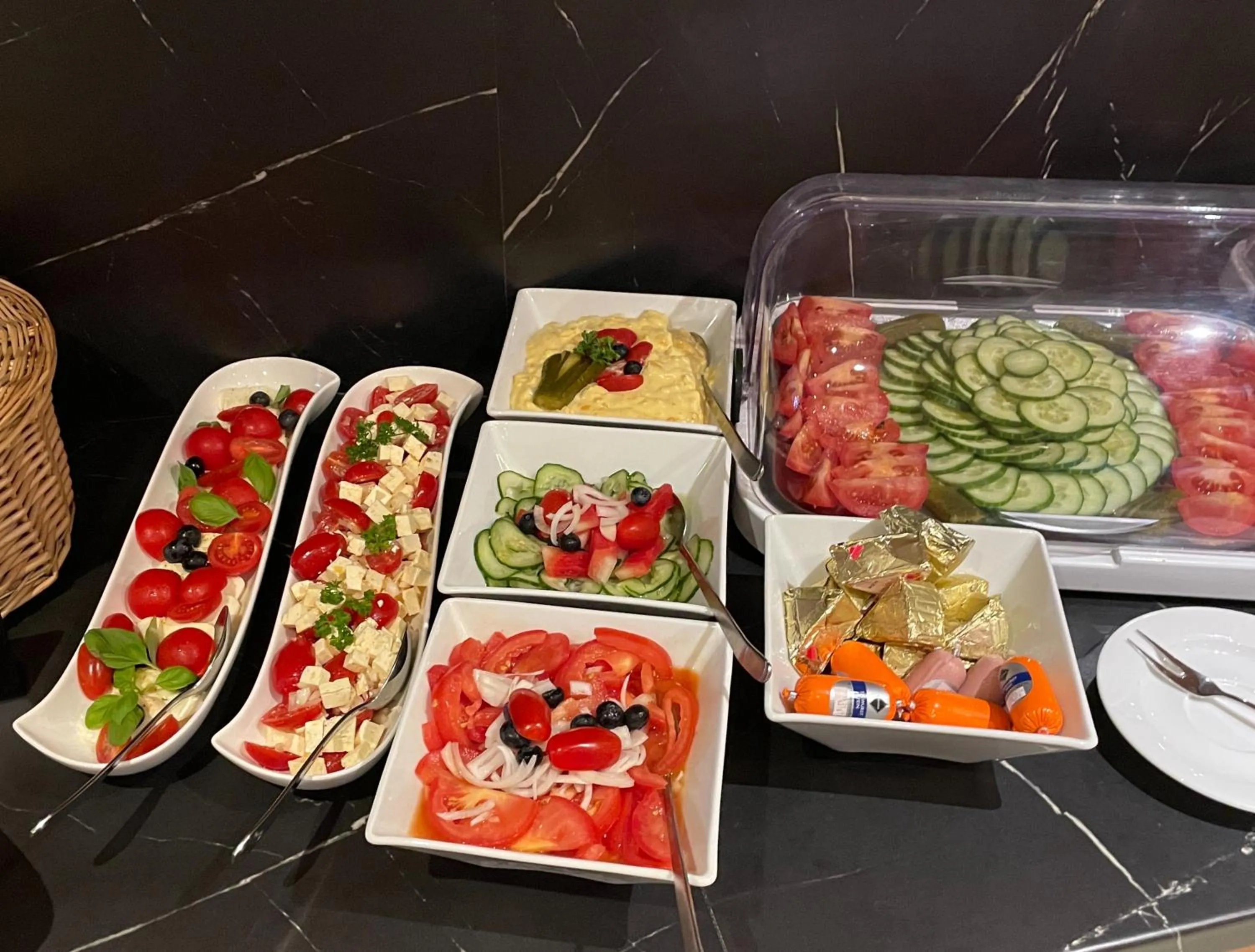 Breakfast in REGIOHOTEL Leipzig West - #Frühstücksbuffet #TopPreisLeistung #FreeParking #Wallbox