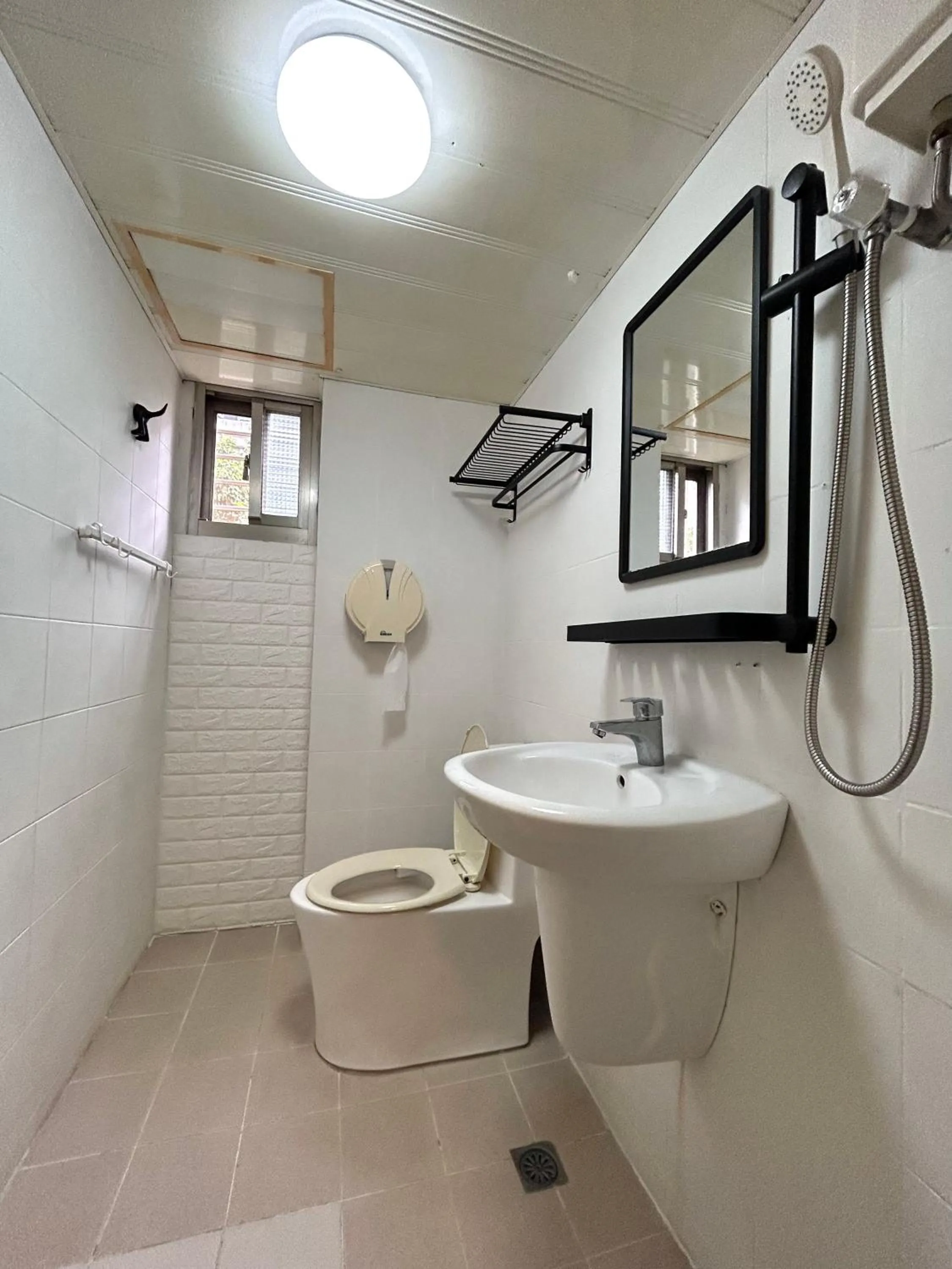 Shower in Taipei Triple Tiger Inn