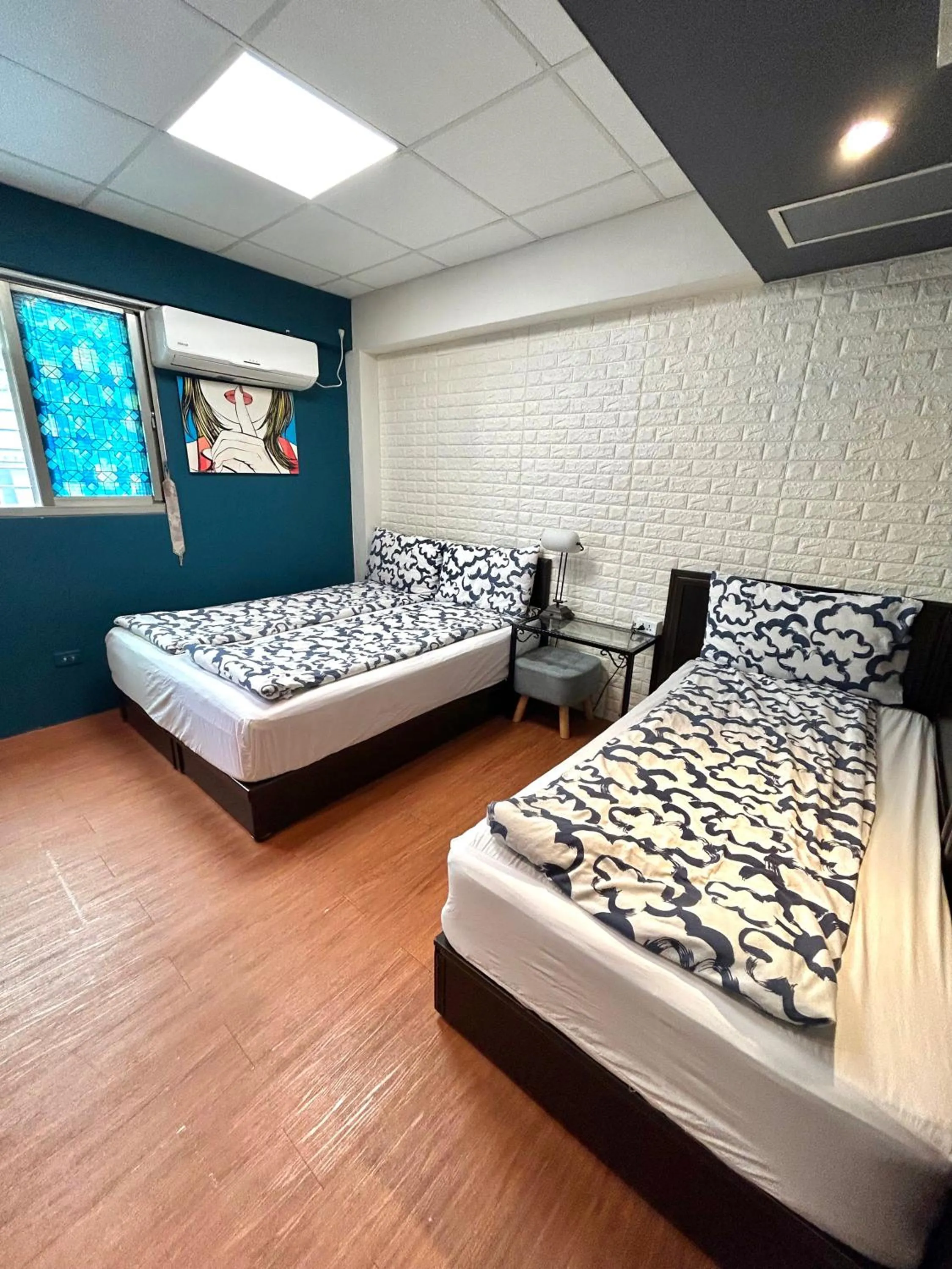 Photo of the whole room, Bed in Taipei Triple Tiger Inn