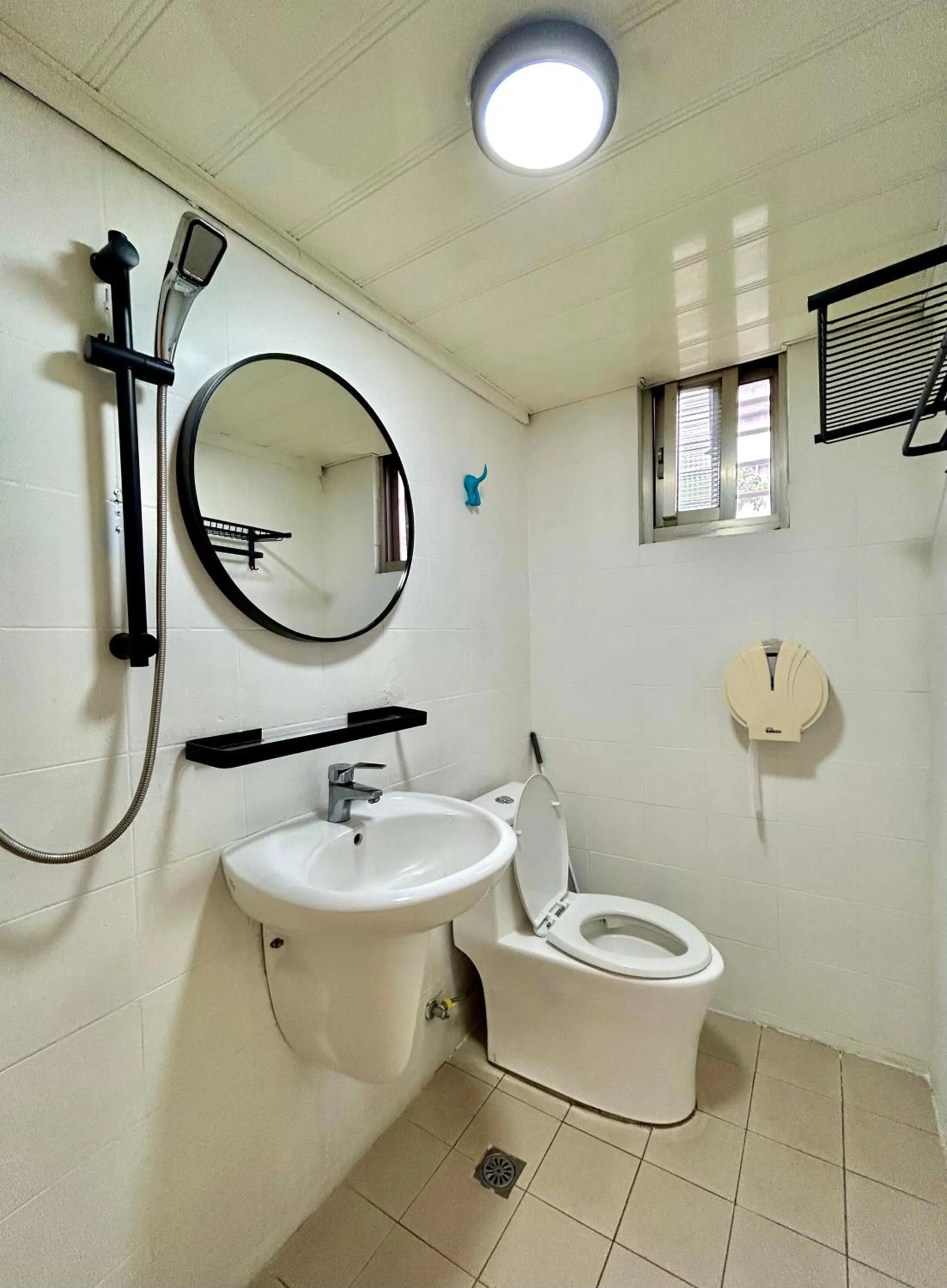 Shower in Taipei Triple Tiger Inn