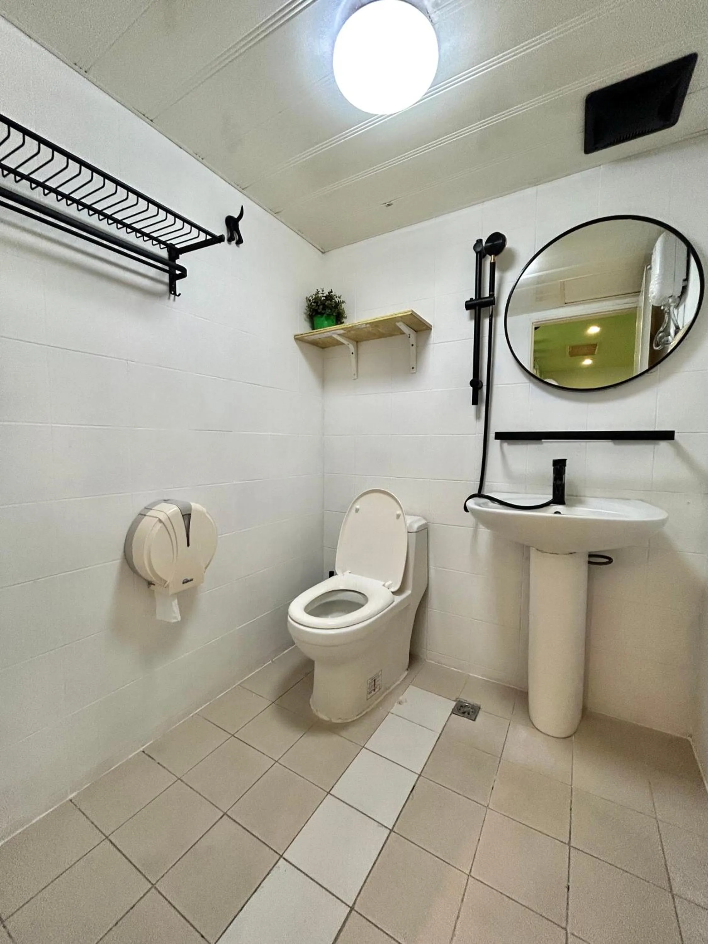 Shower in Taipei Triple Tiger Inn