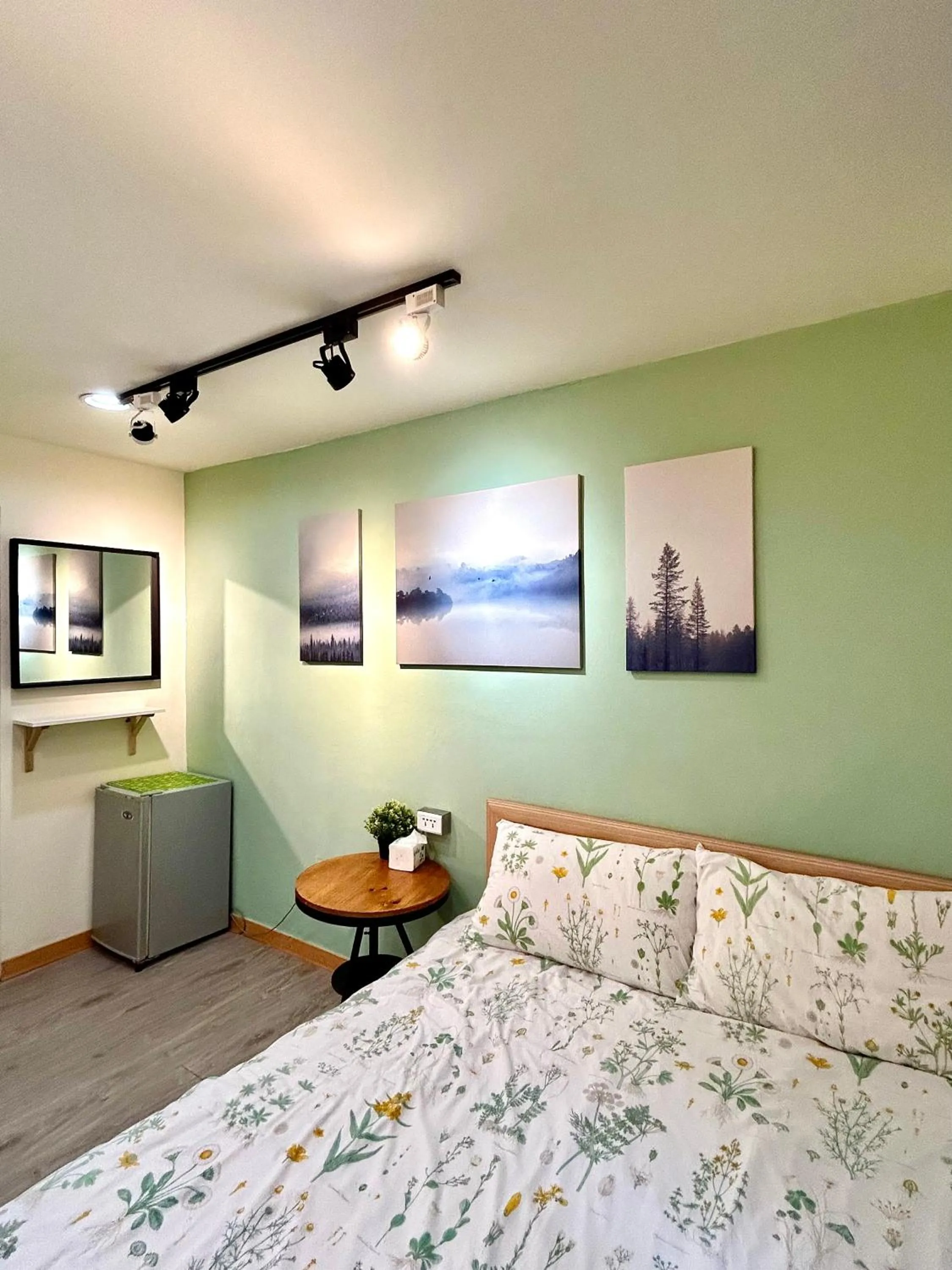 Photo of the whole room, Bed in Taipei Triple Tiger Inn