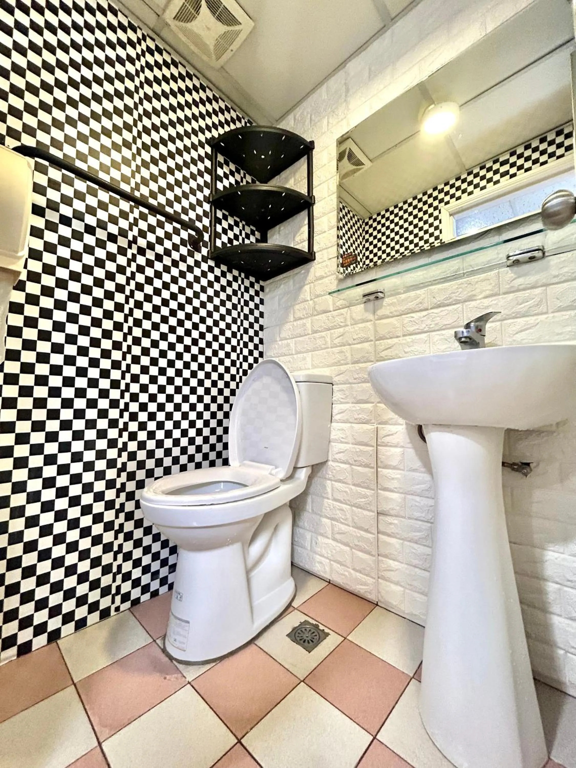 Shower in Taipei Triple Tiger Inn