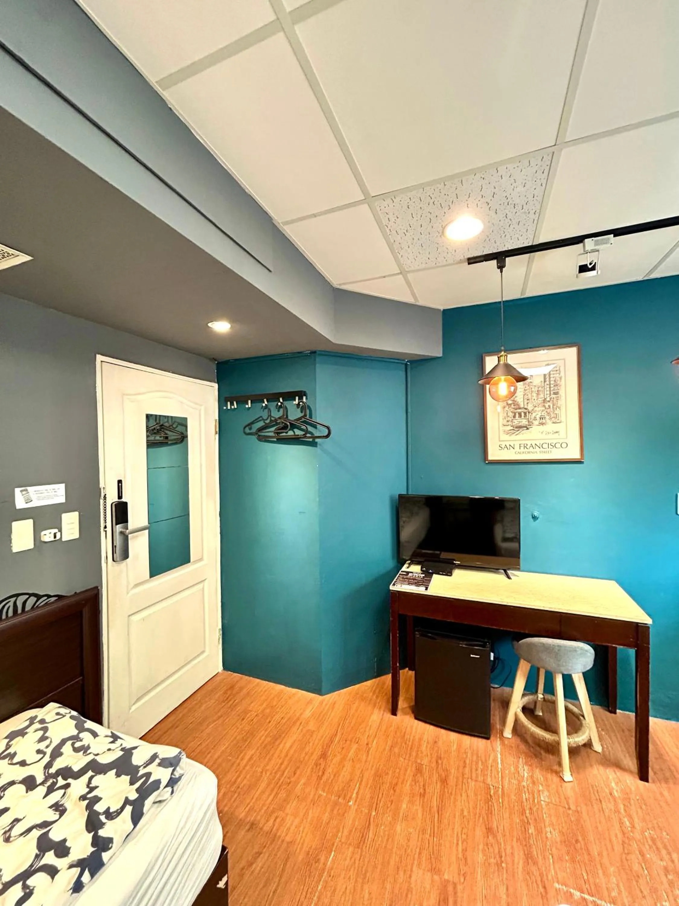 Photo of the whole room, Bed in Taipei Triple Tiger Inn