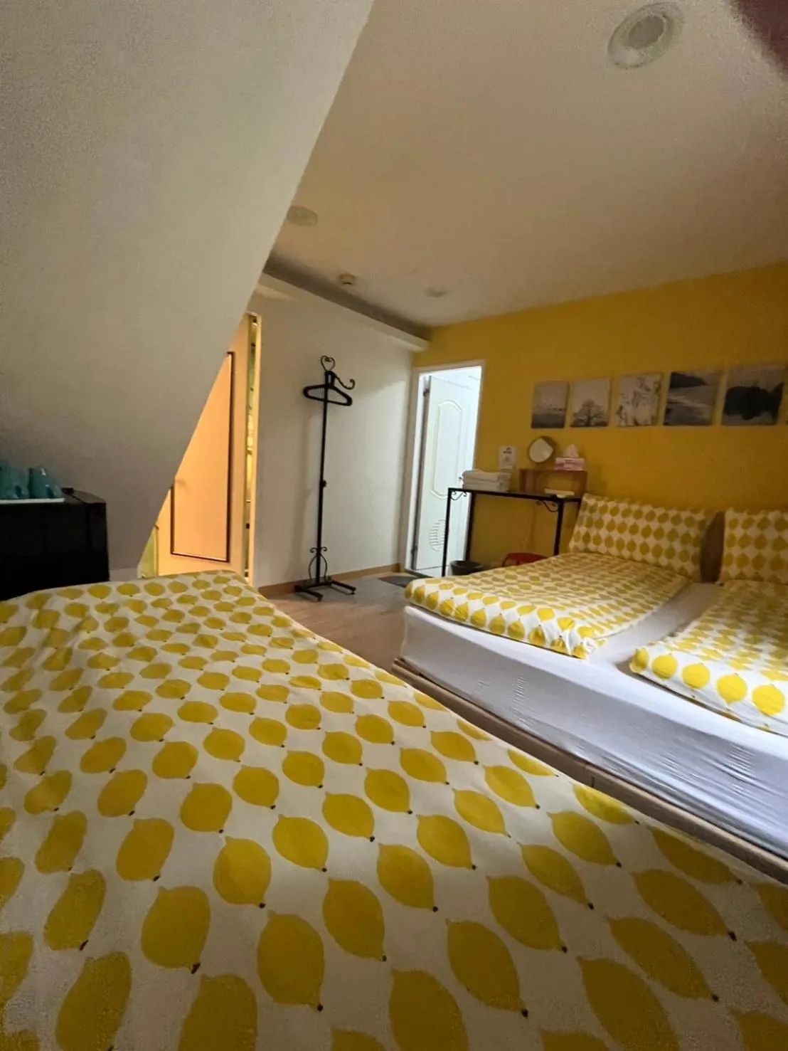 Photo of the whole room, Bed in Taipei Triple Tiger Inn