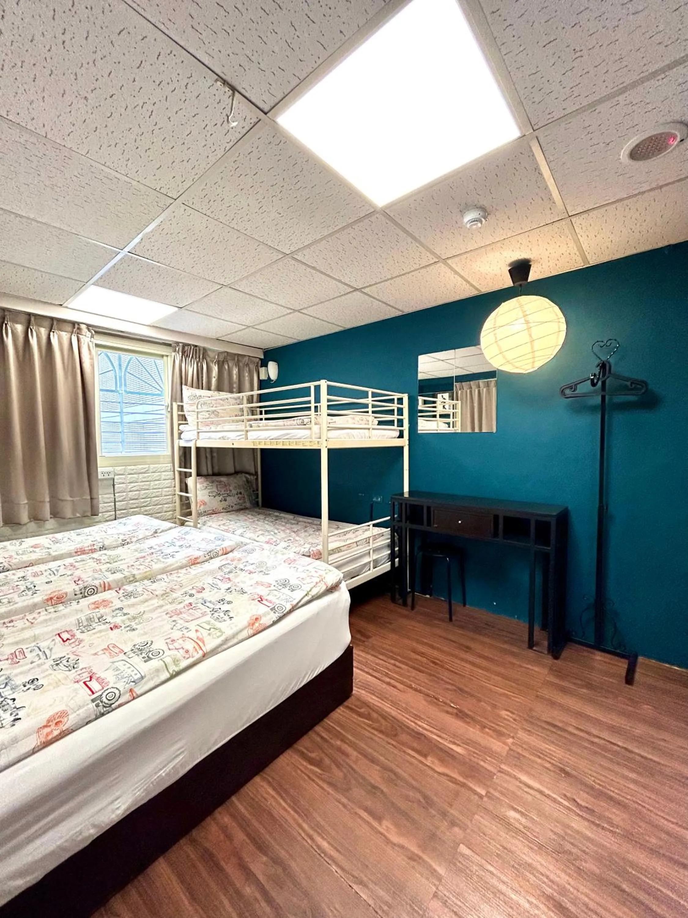 Photo of the whole room, Bed in Taipei Triple Tiger Inn