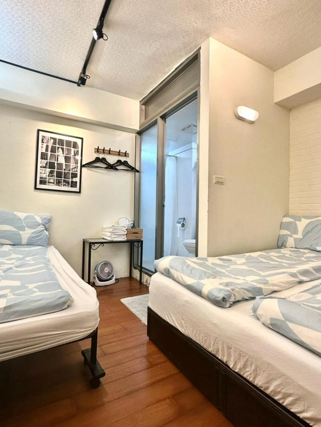 Photo of the whole room, Bed in Taipei Triple Tiger Inn