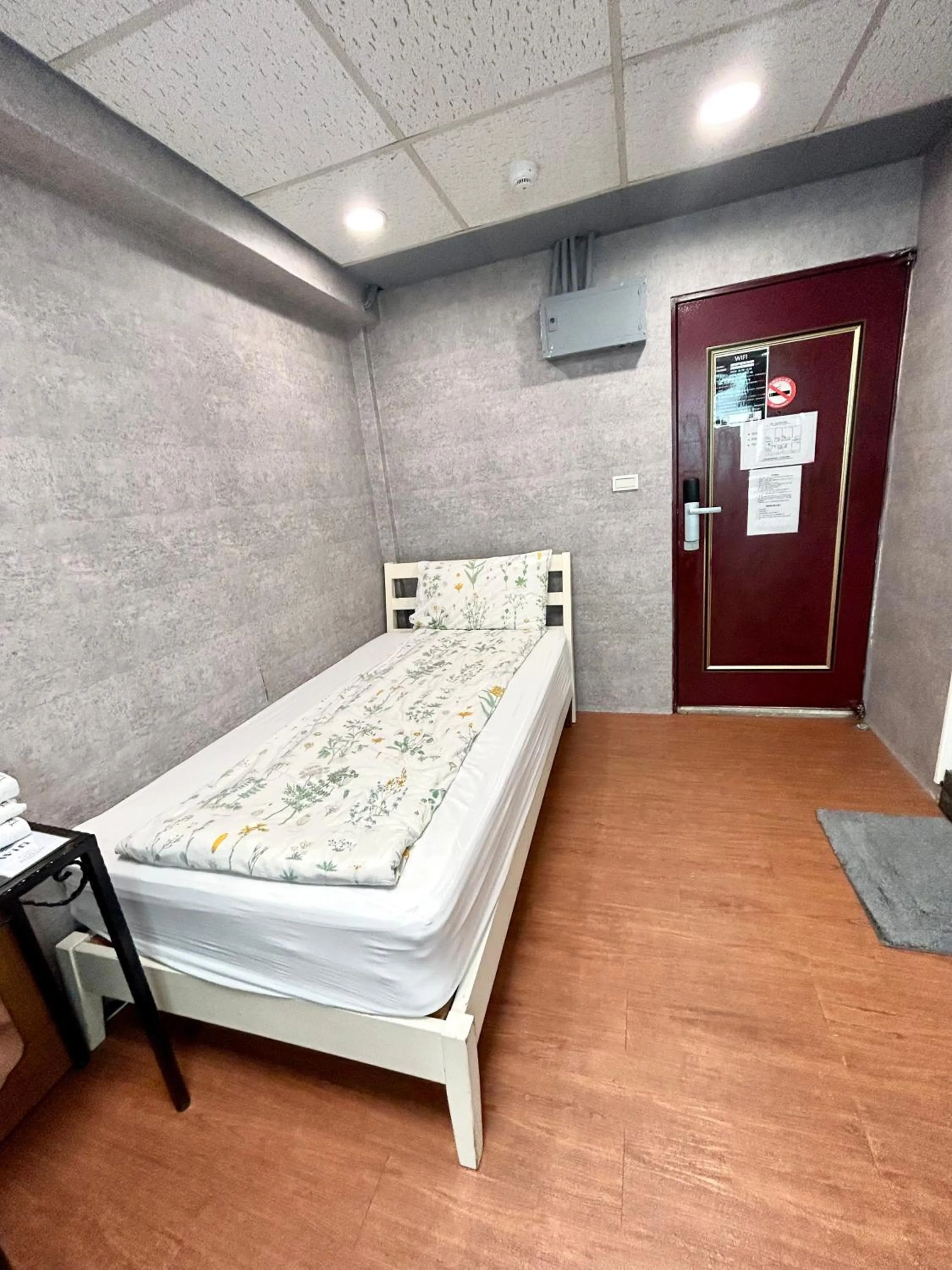 Photo of the whole room, Bed in Taipei Triple Tiger Inn