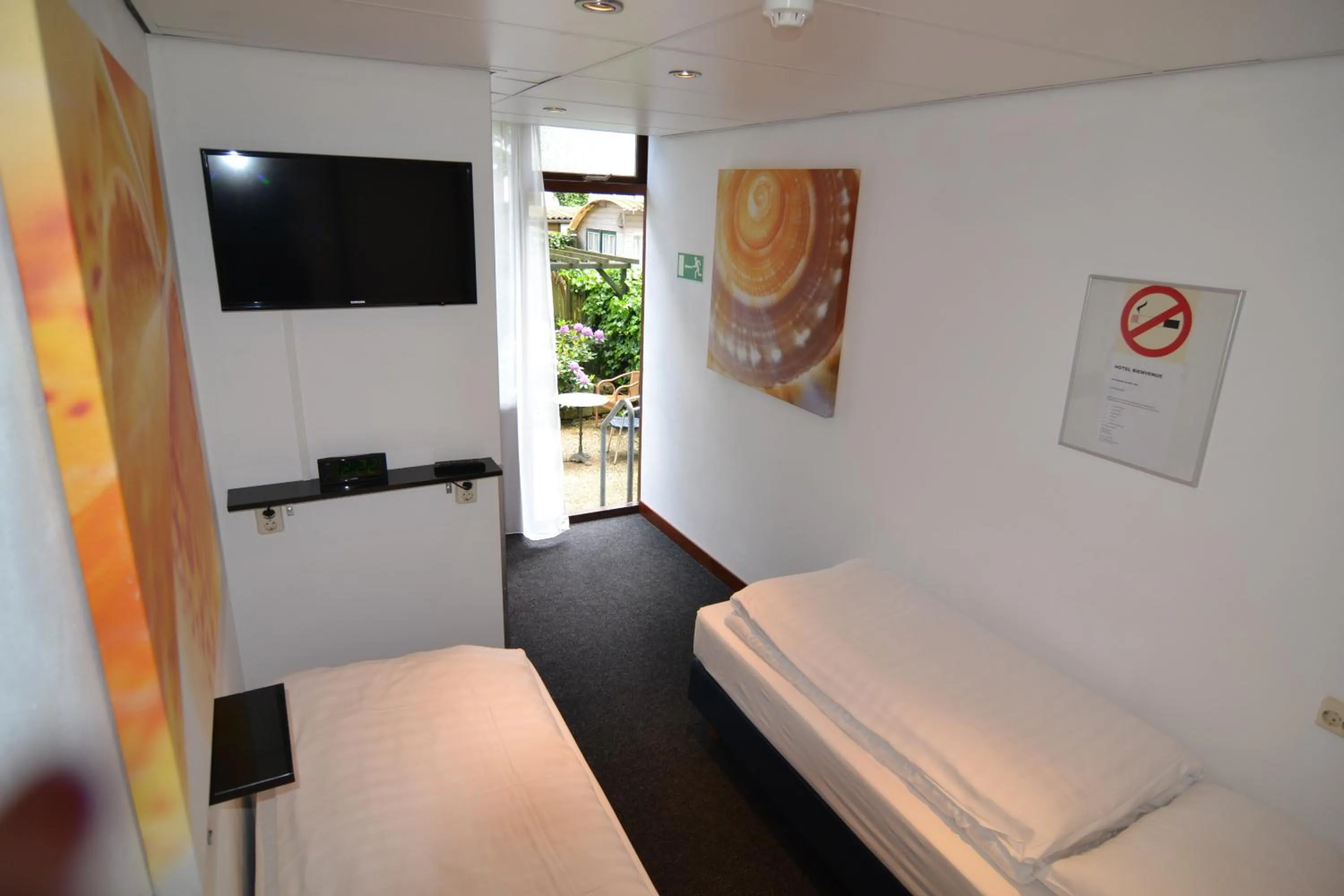 Bed in Hotel Bienvenue