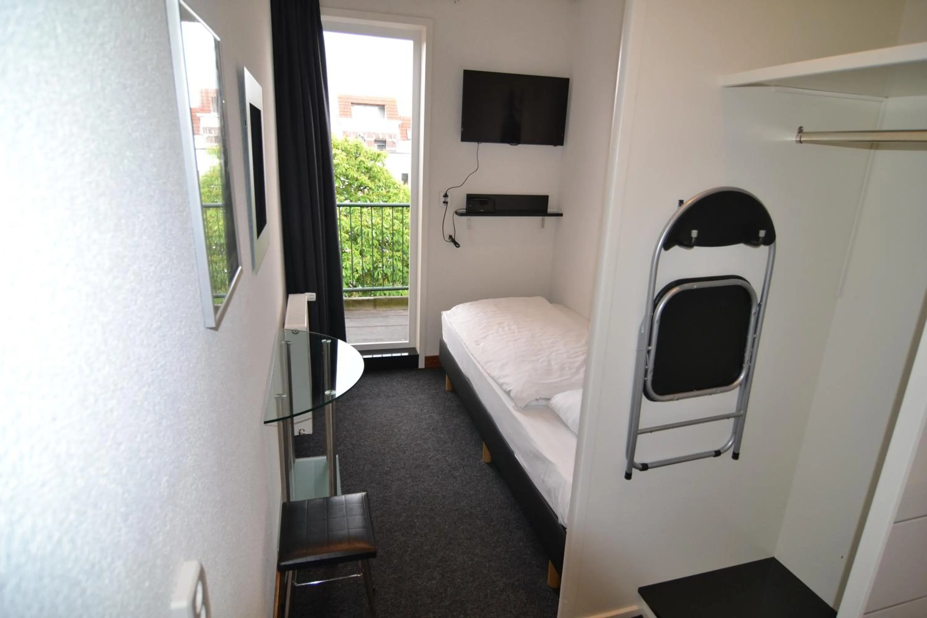 Bed in Hotel Bienvenue