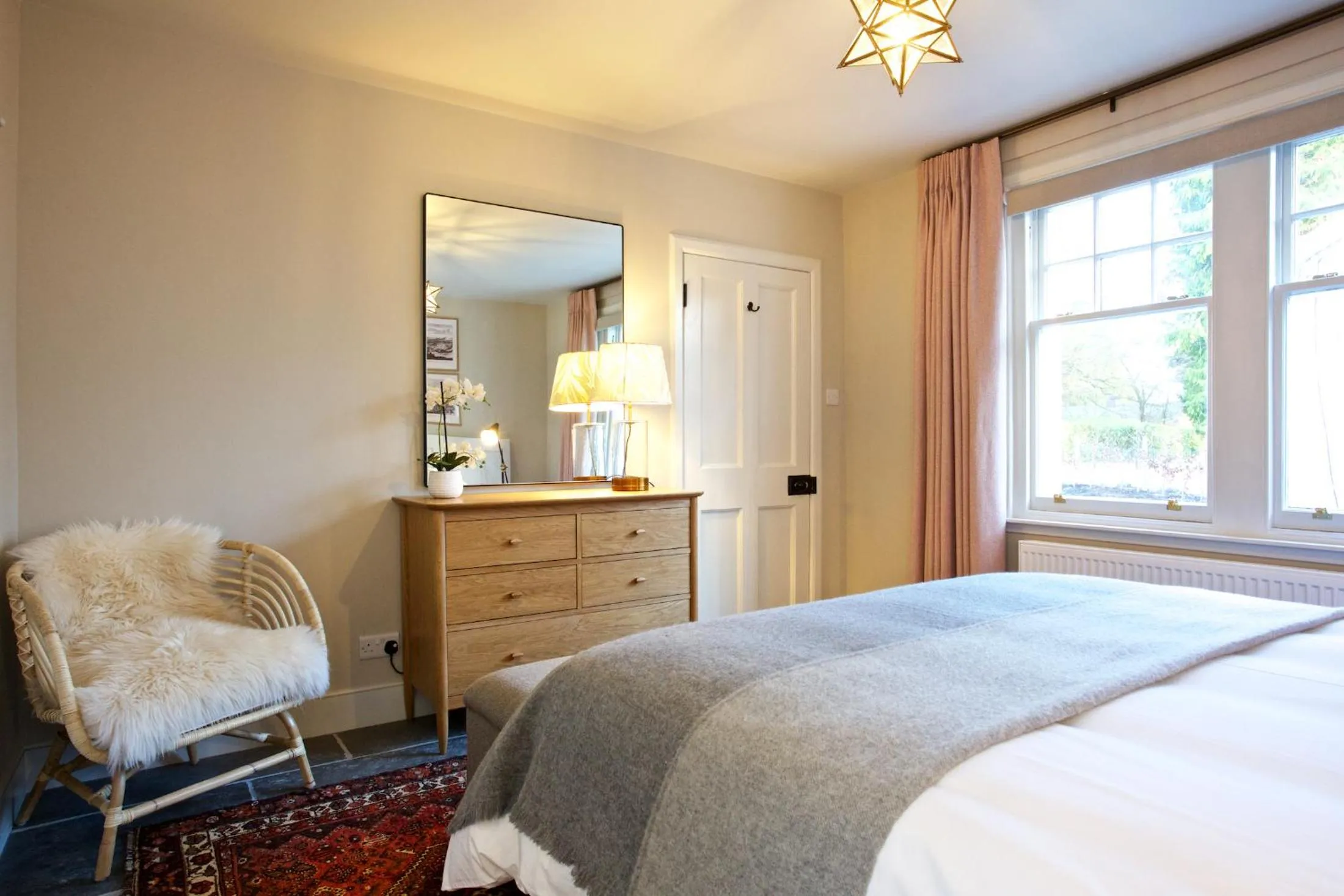 Bedroom, Bed in Ross Lodge