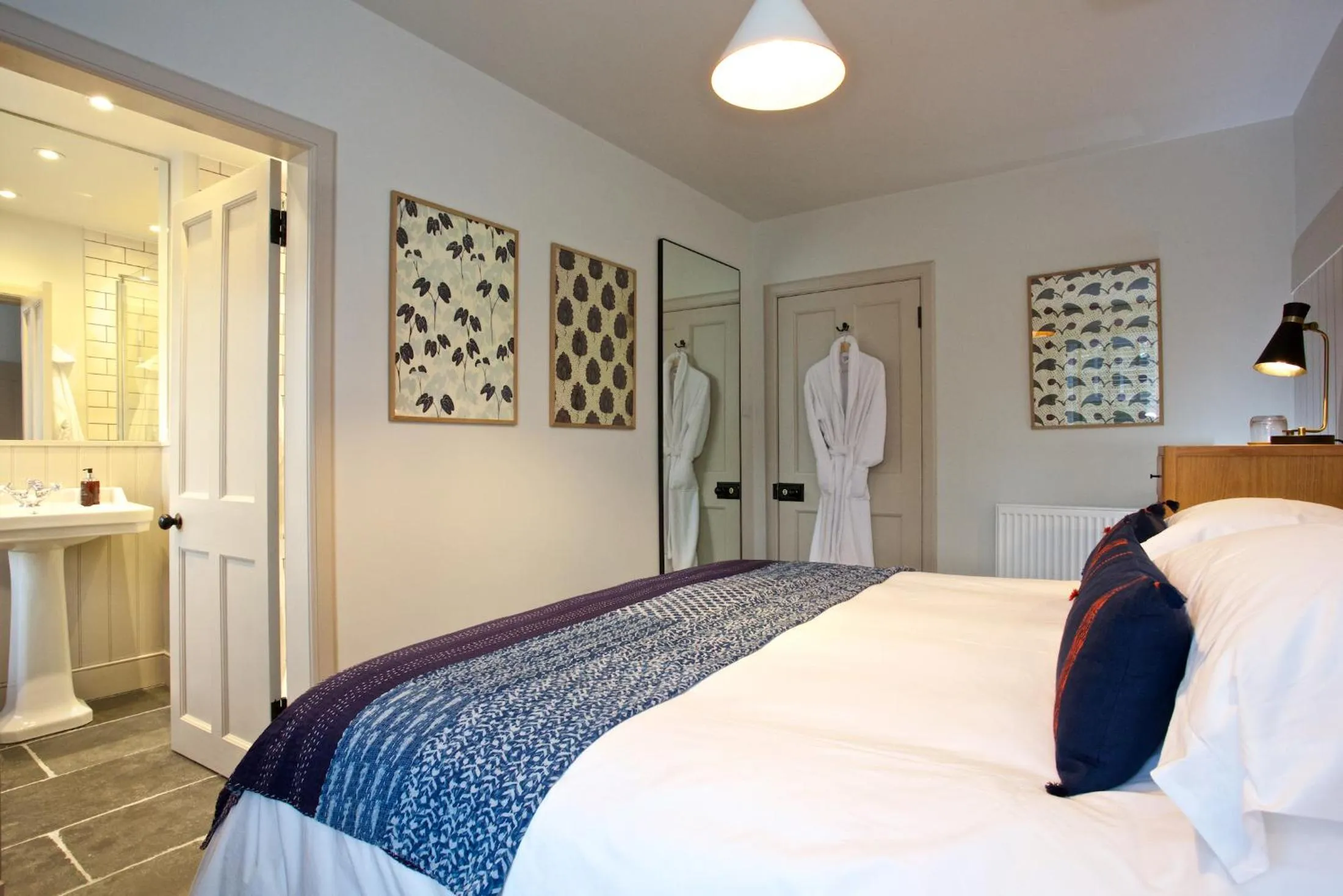 Bedroom, Bed in Ross Lodge