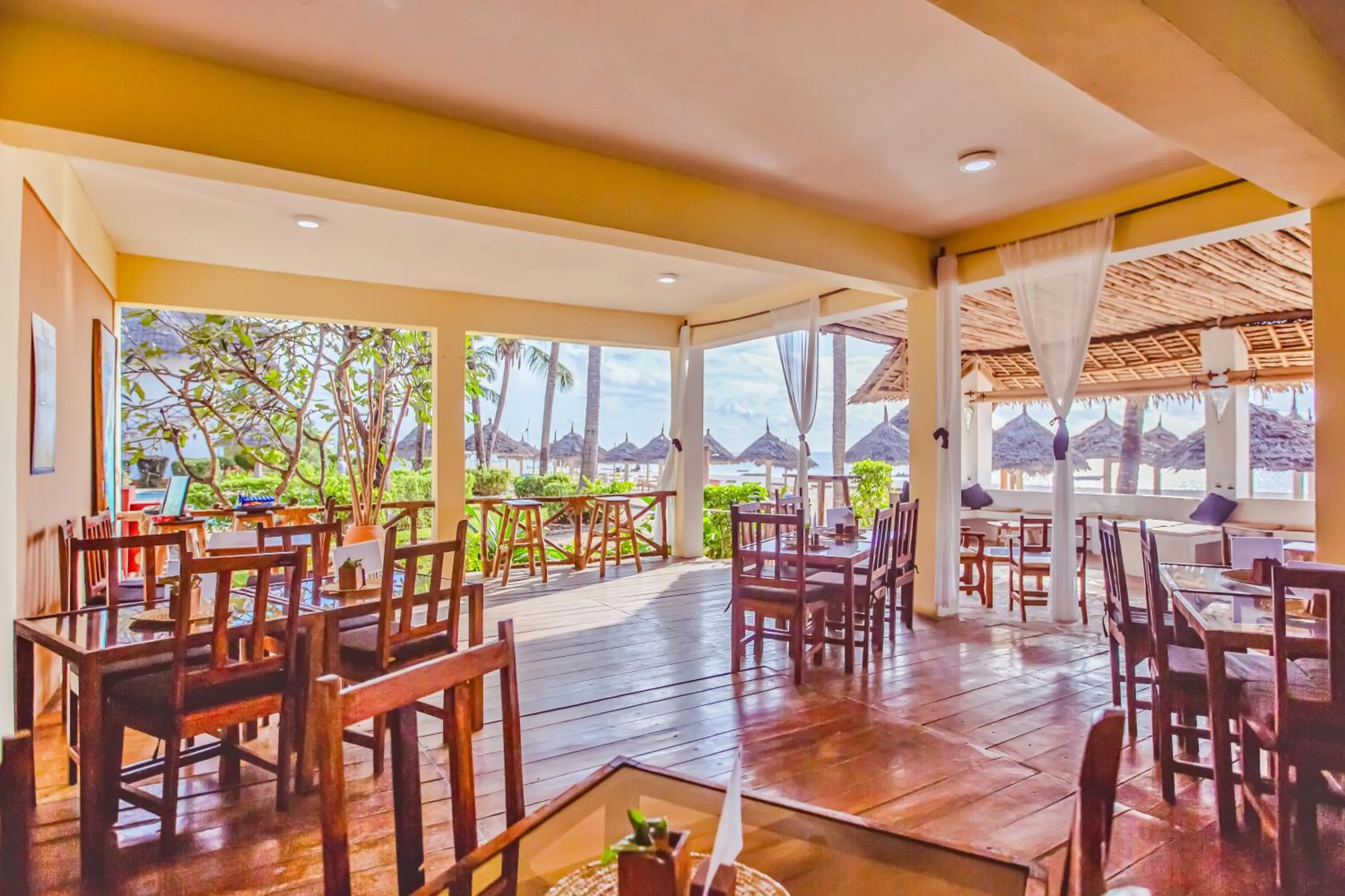 Restaurant/places to eat in AHG Waridi Beach Resort &amp; SPA