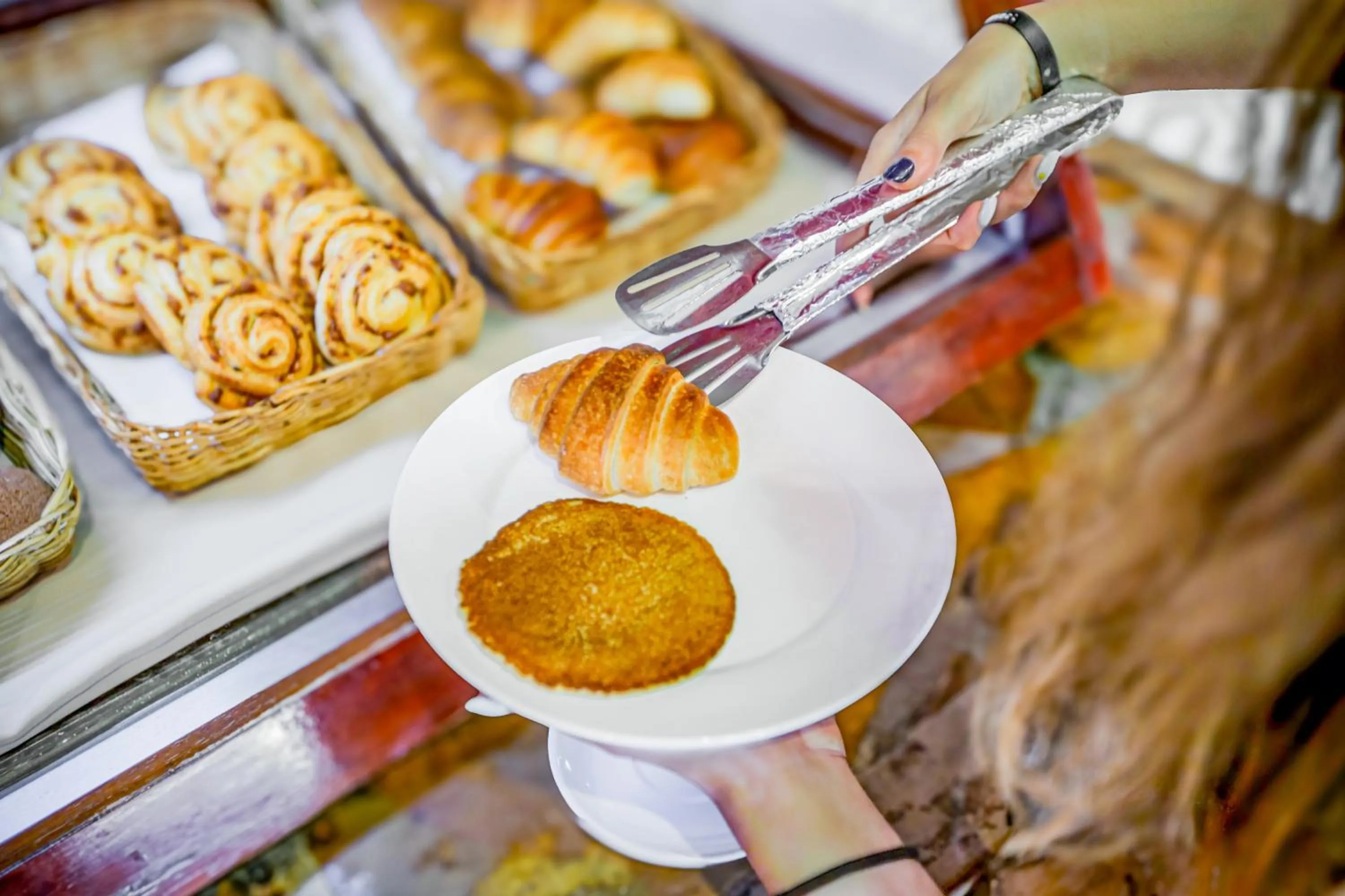 Food and drinks in AHG Waridi Beach Resort &amp; SPA