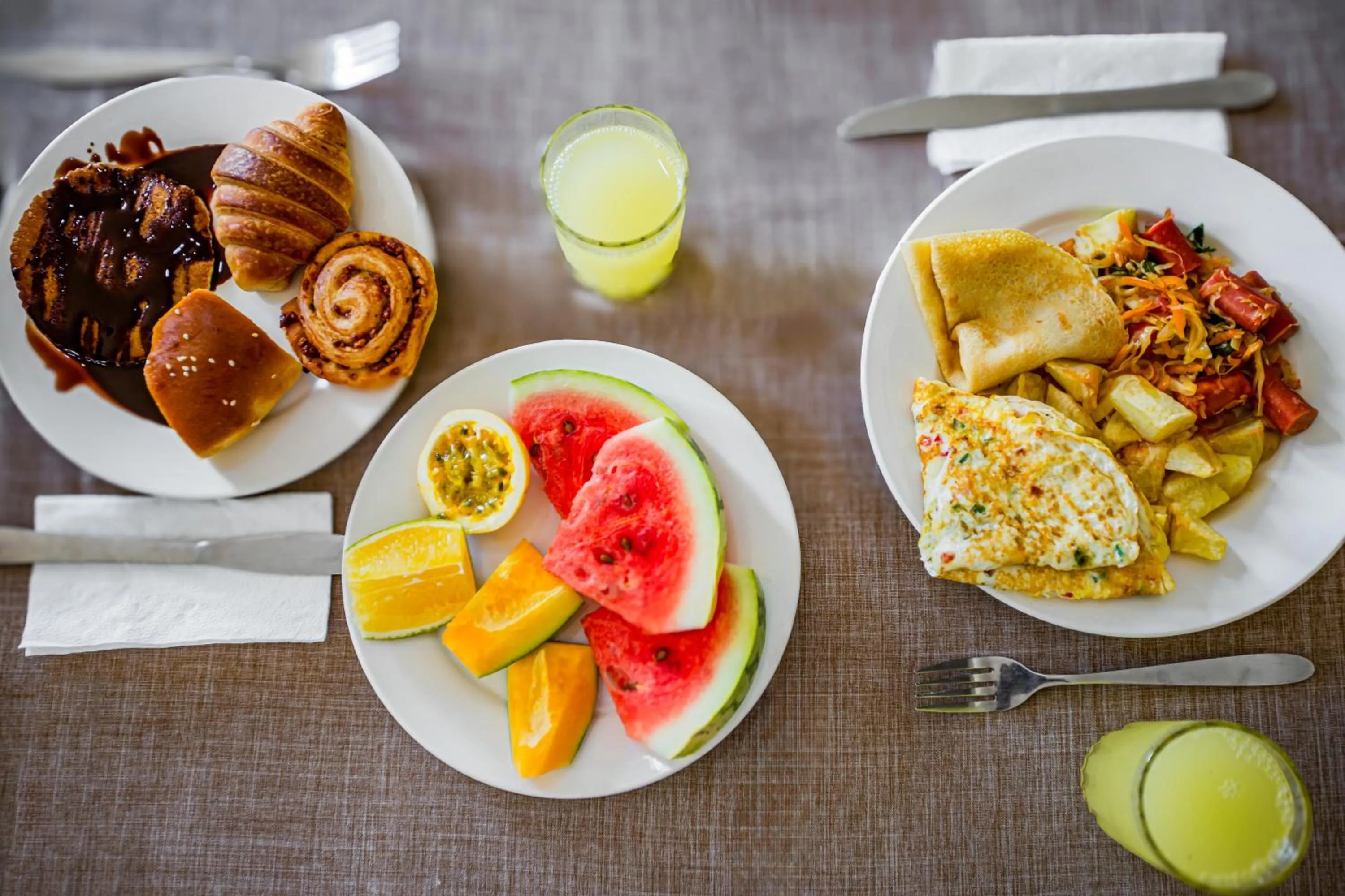 Food and drinks in AHG Waridi Beach Resort &amp; SPA