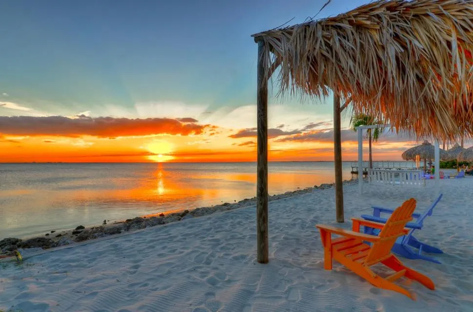 Sunset in 441-Waterfront, Amazing Views, WIFI, Pool and close to BUCS Stadium