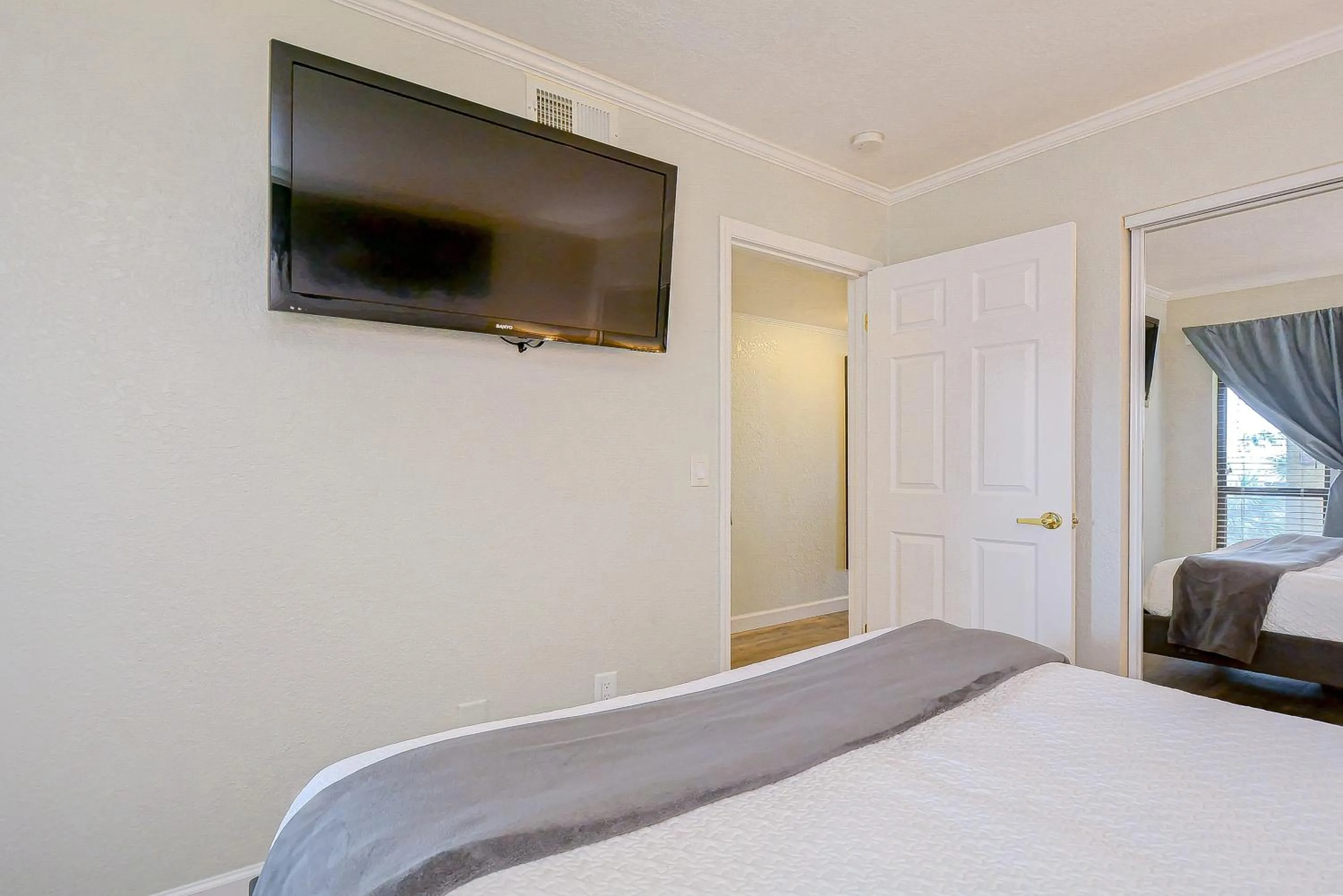 Bed in 441-Waterfront, Amazing Views, WIFI, Pool and close to BUCS Stadium