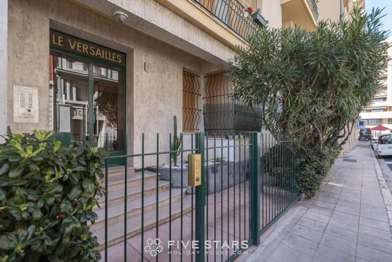Facade/entrance in Suite Versailles Five Stars Holiday House