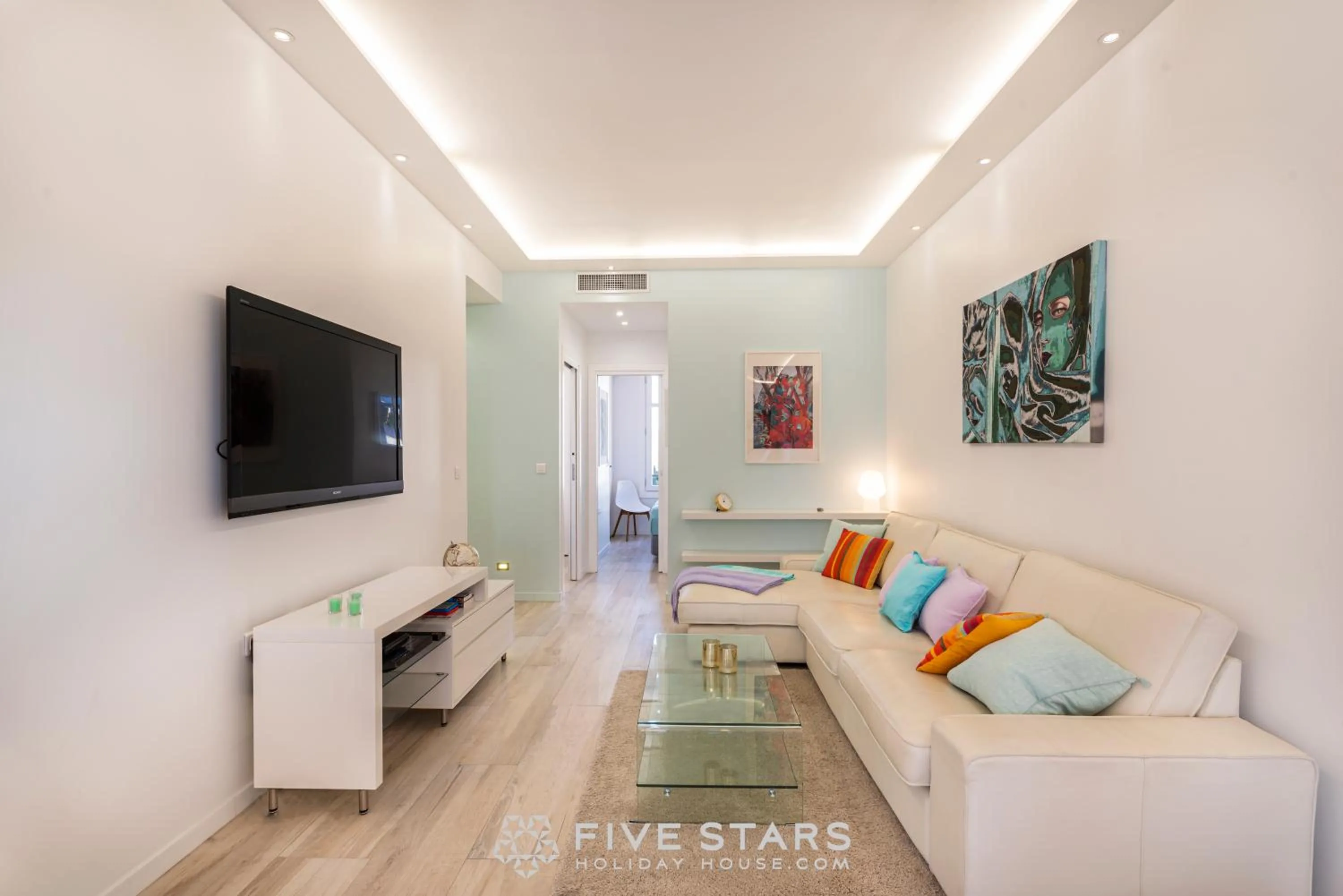 Communal lounge/ TV room in Suite Versailles Five Stars Holiday House