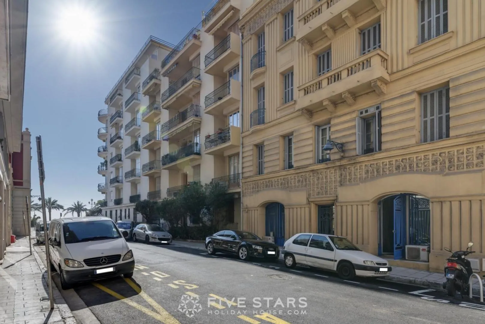 Street view in Suite Versailles Five Stars Holiday House