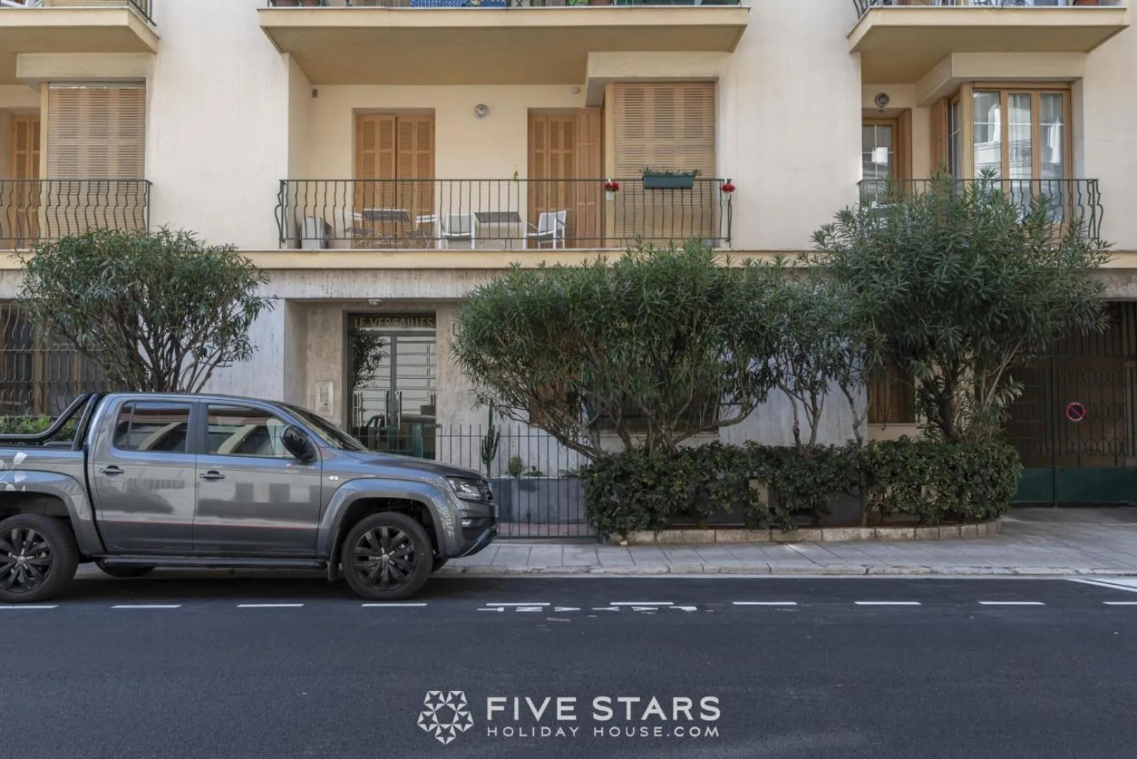 Facade/entrance in Suite Versailles Five Stars Holiday House