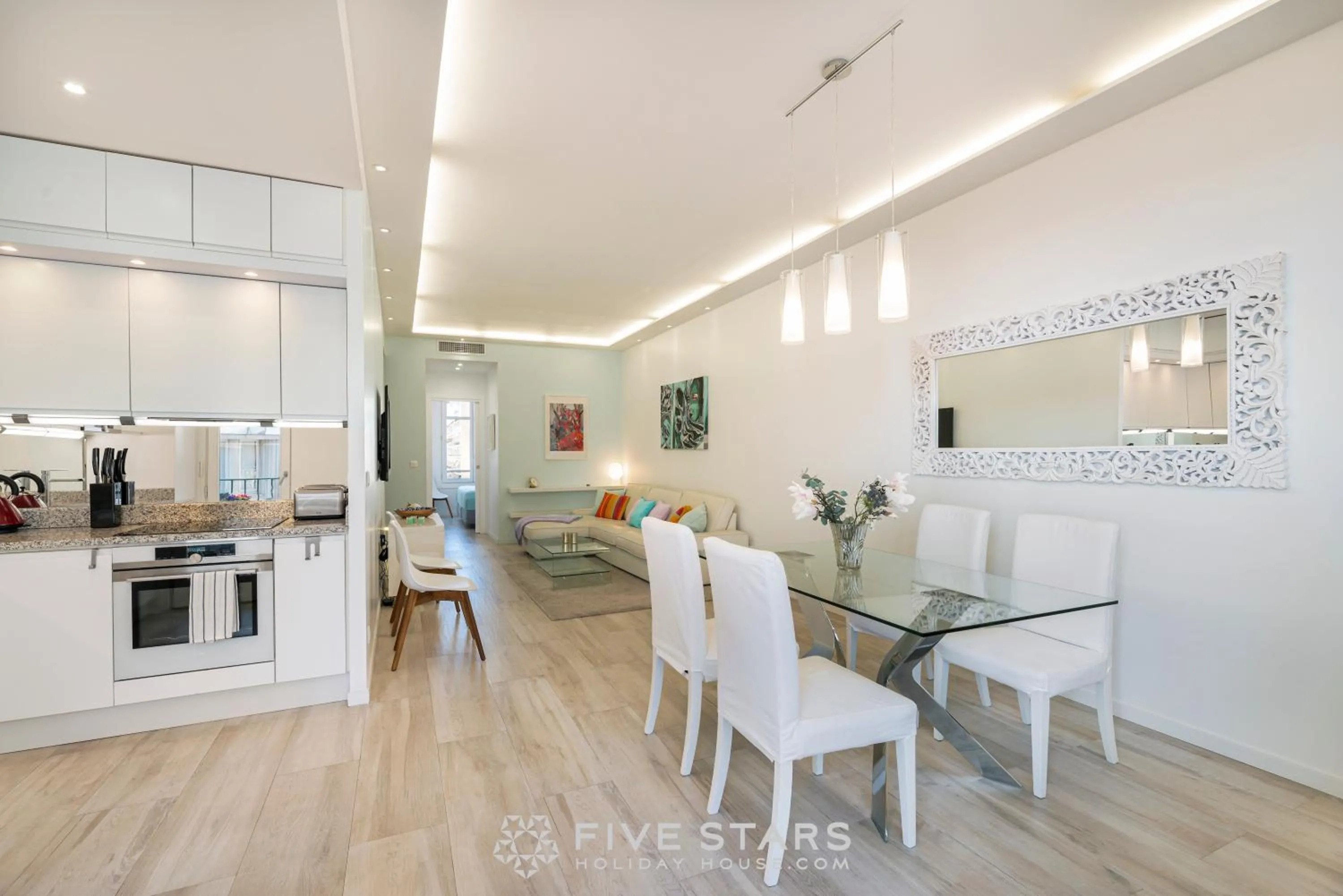 Kitchen or kitchenette in Suite Versailles Five Stars Holiday House