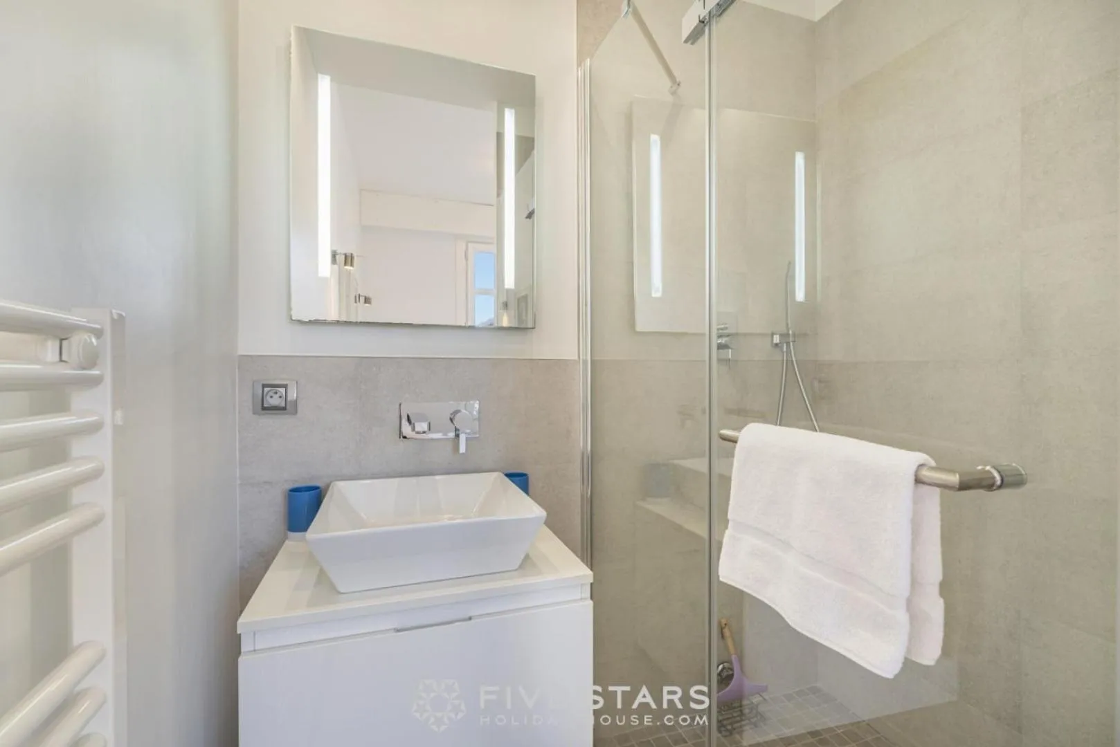 Bathroom in Suite Versailles Five Stars Holiday House