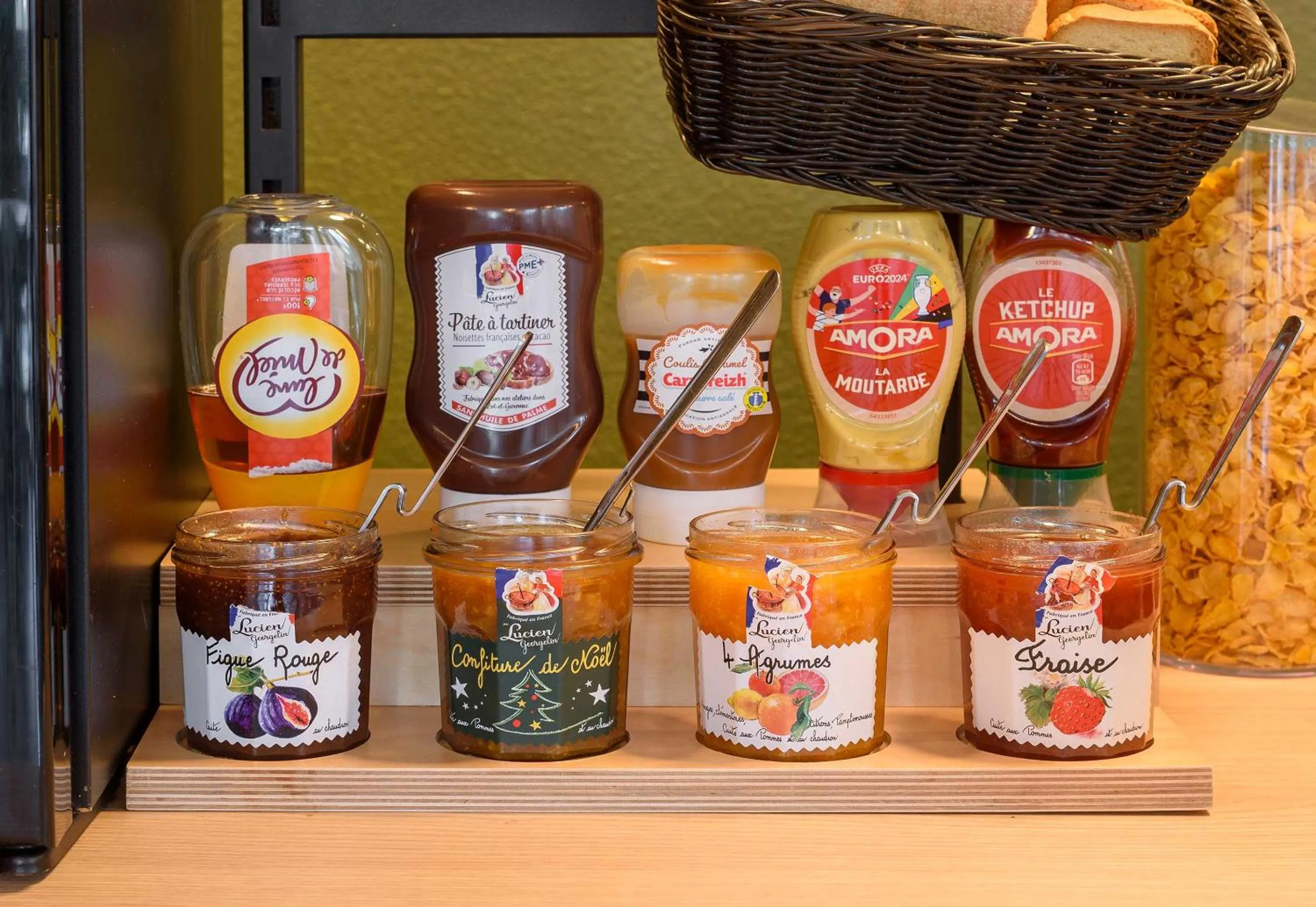 Food and drinks in B&B HOTEL Toulouse Cité de l'Espace Hurel