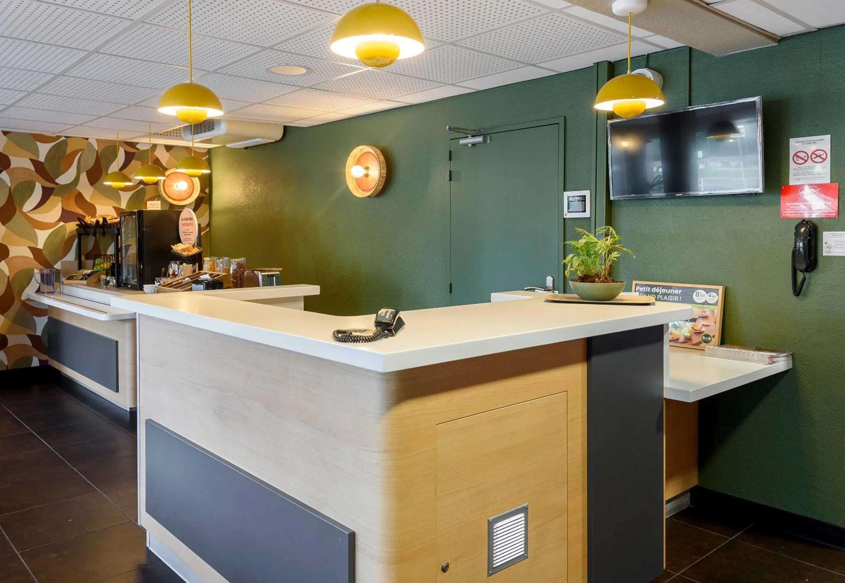 Lobby or reception in B&B HOTEL Toulouse Cité de l'Espace Hurel