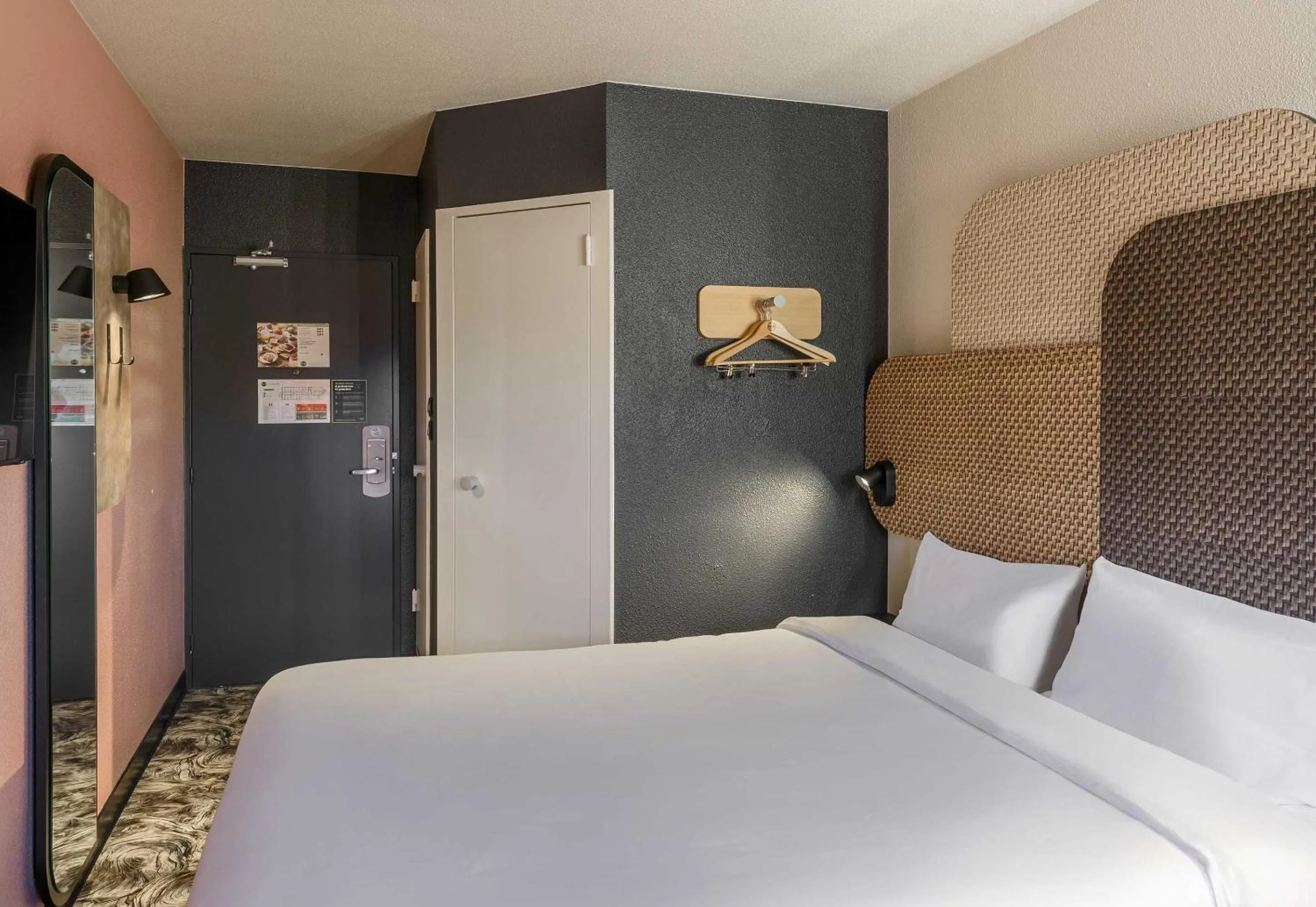 Bed in B&B HOTEL Toulouse Cité de l'Espace Hurel