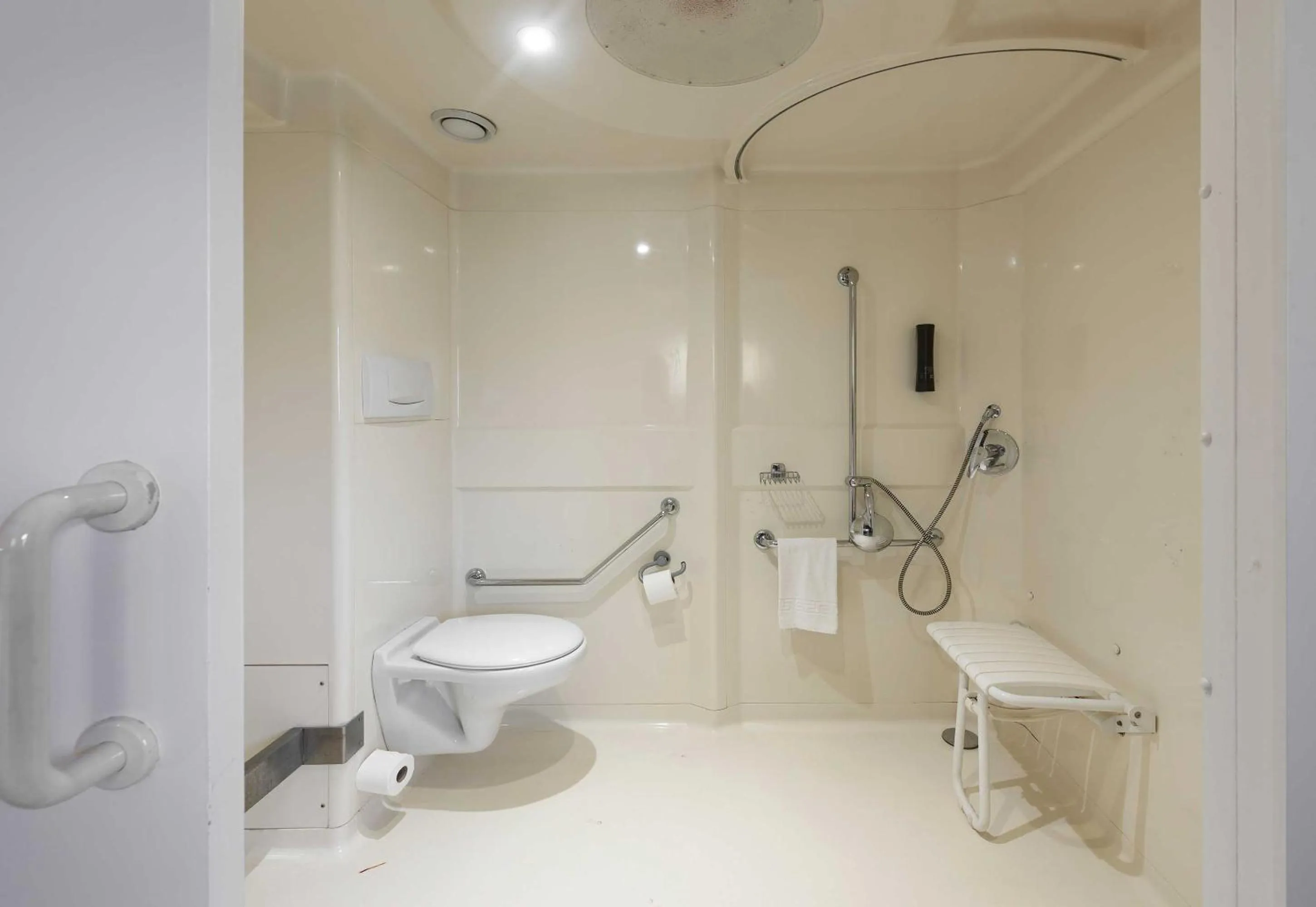 Bathroom in B&B HOTEL Toulouse Cité de l'Espace Hurel