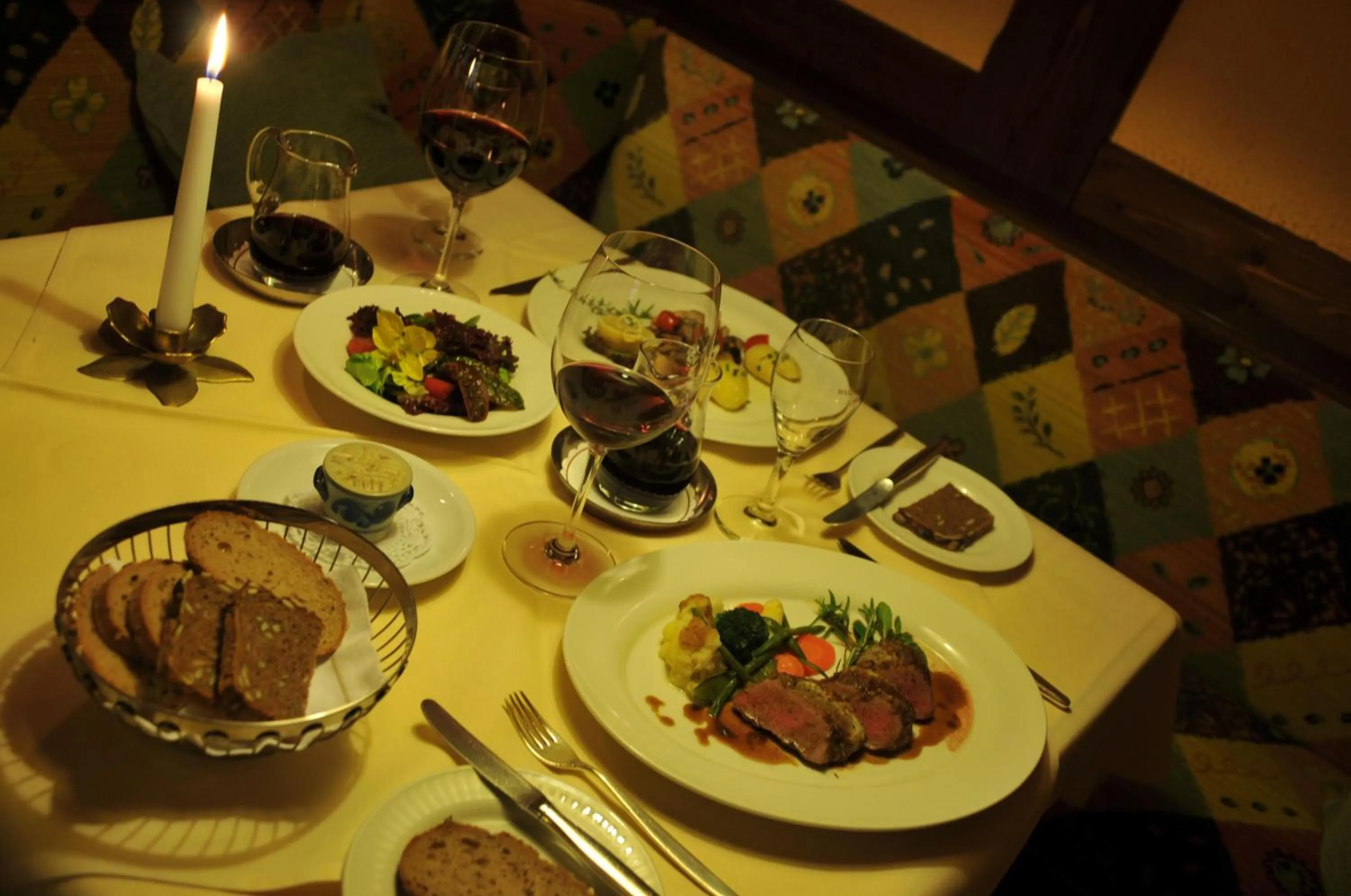 Restaurant/places to eat in Hotel Central