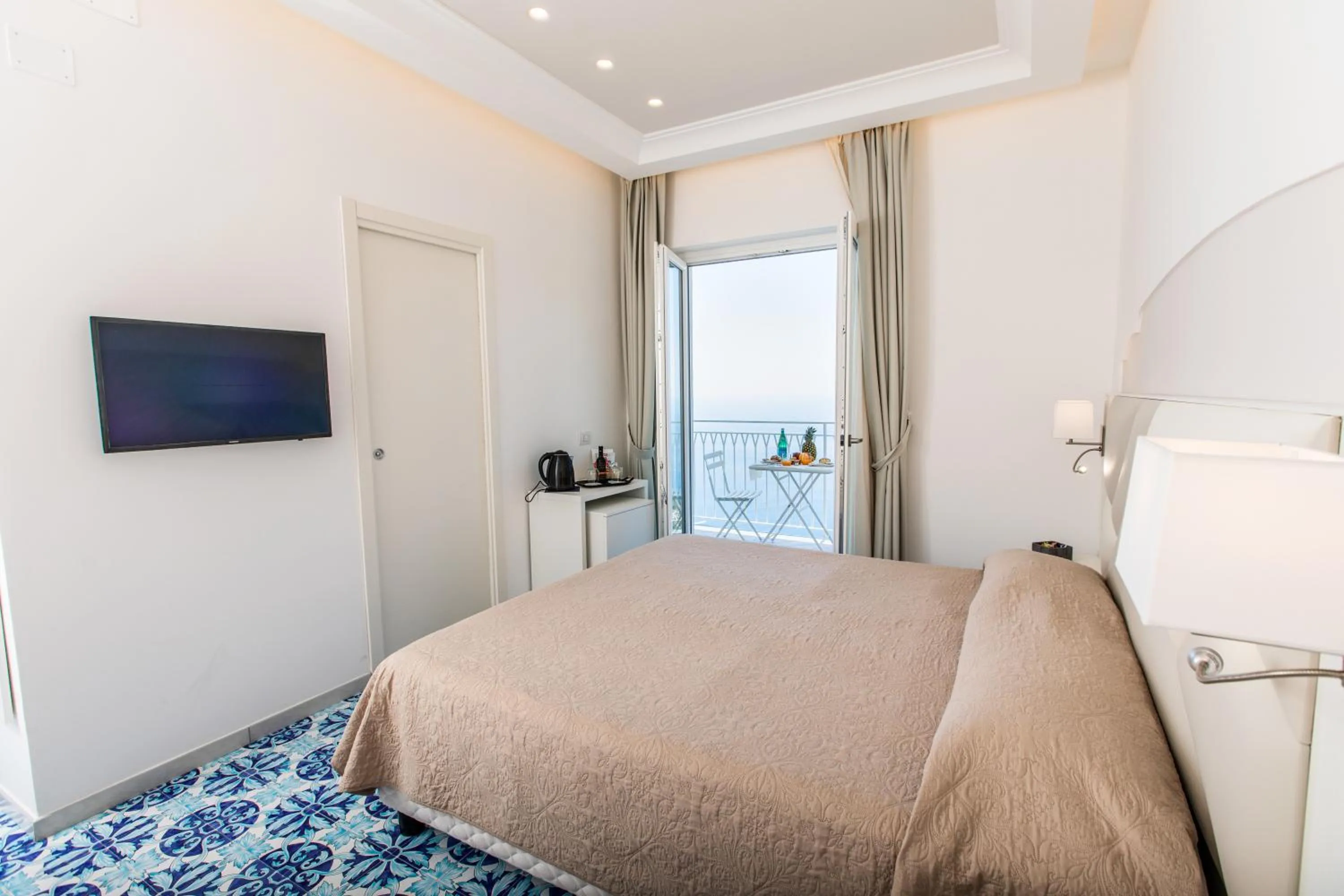 TV and multimedia in Hotel le Rocce - Agerola, Amalfi Coast