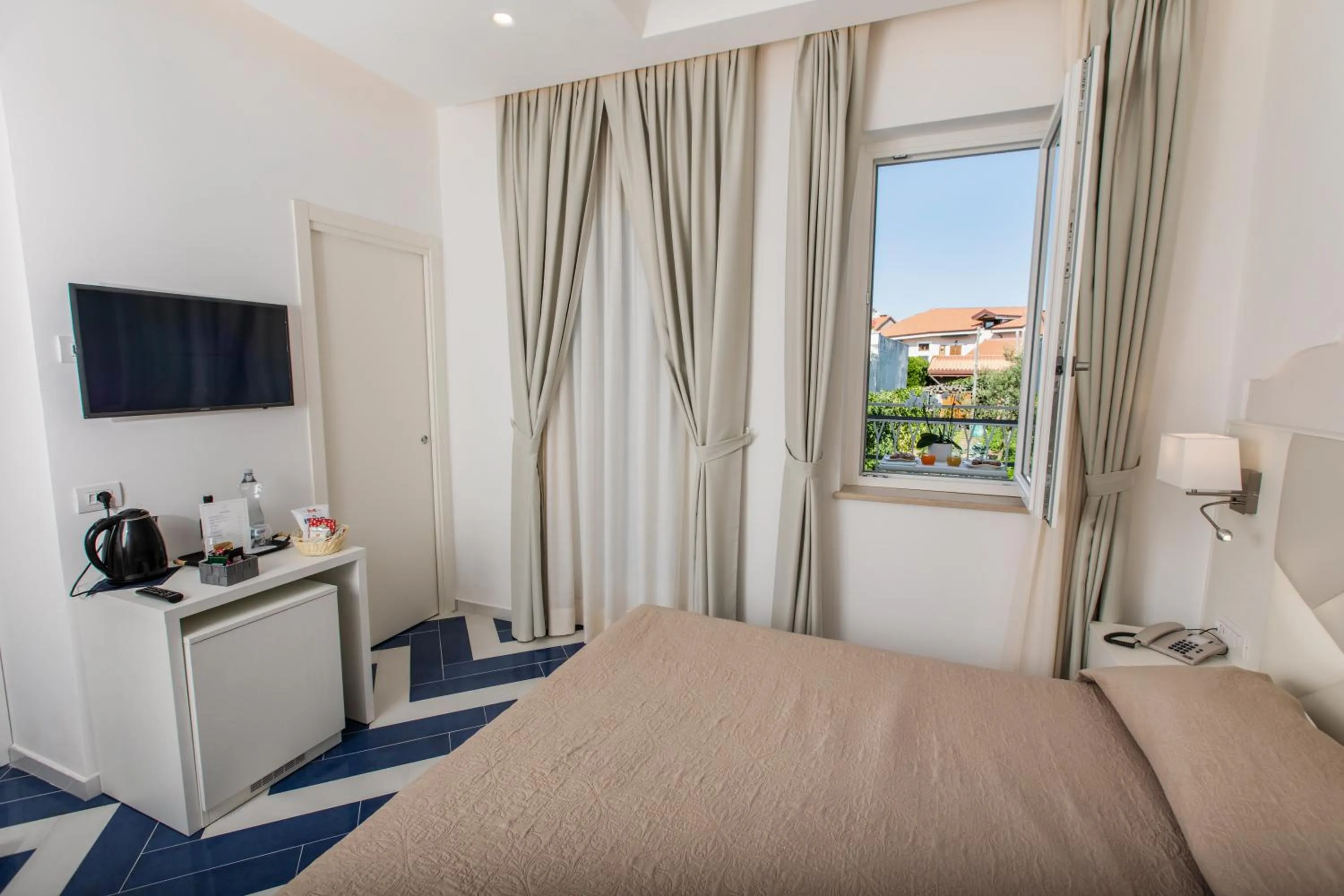 Photo of the whole room in Hotel le Rocce - Agerola, Amalfi Coast