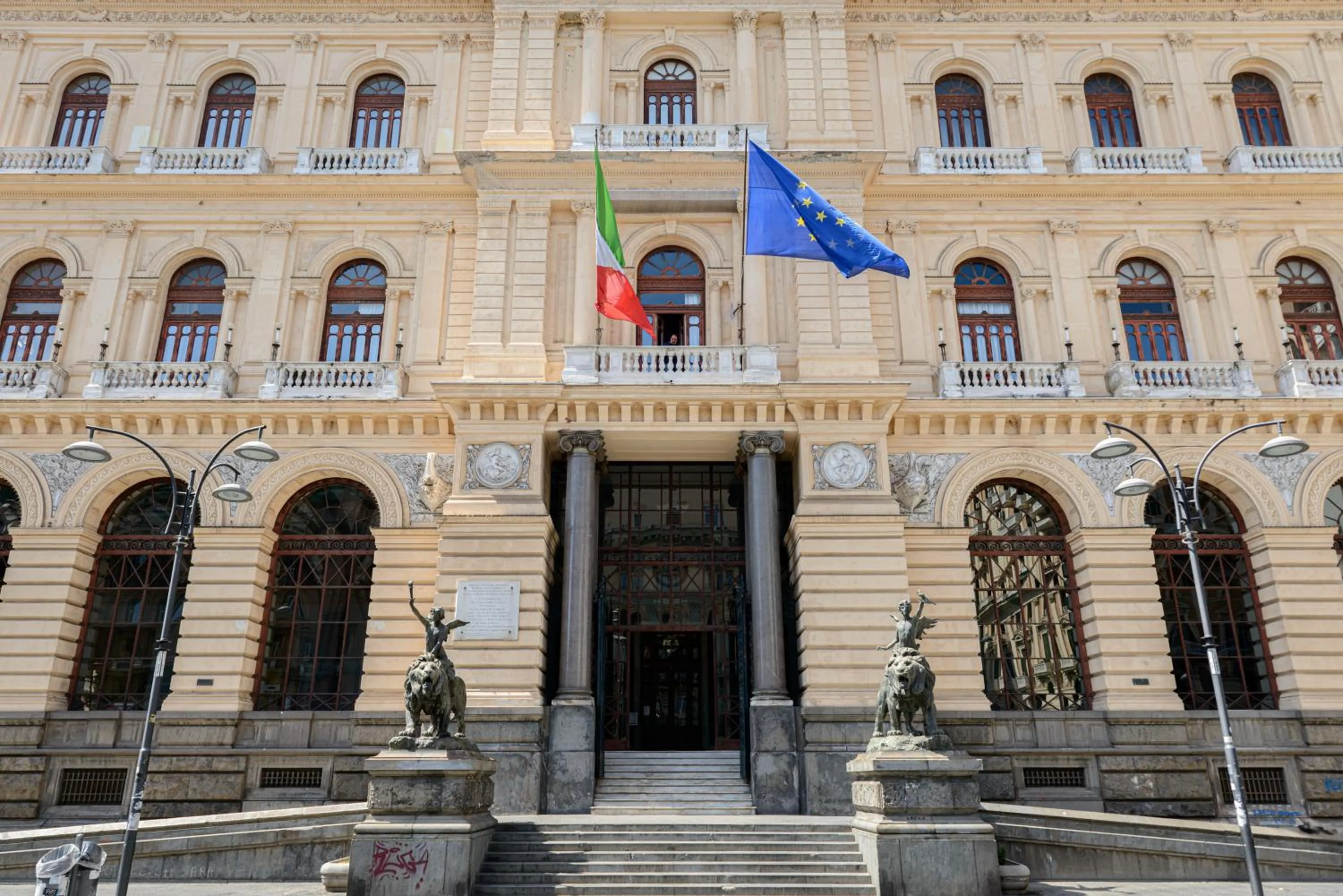 Landmark view in Napoliving