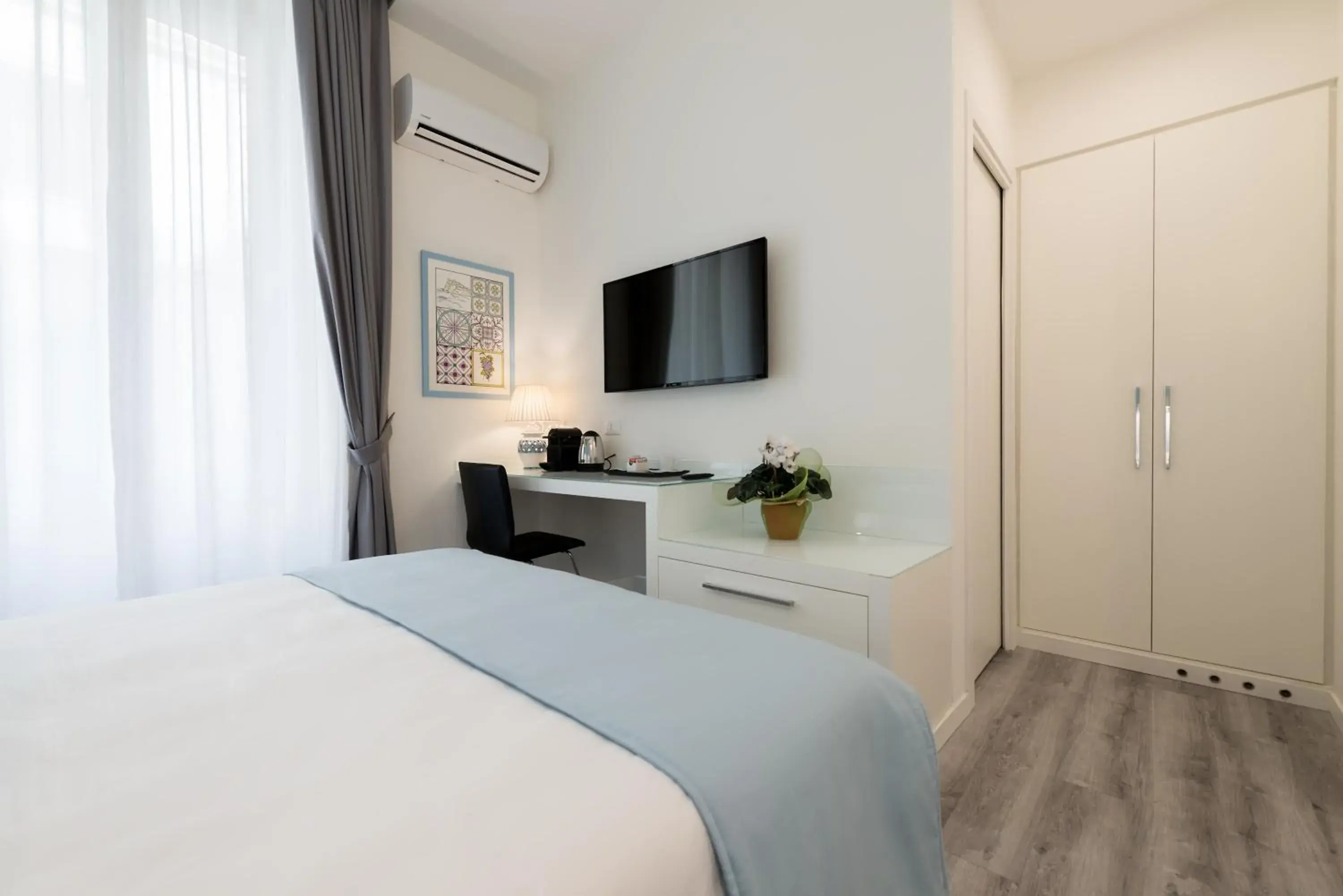 Economy Double Room in Napoliving Economy Double Room in Napoliving