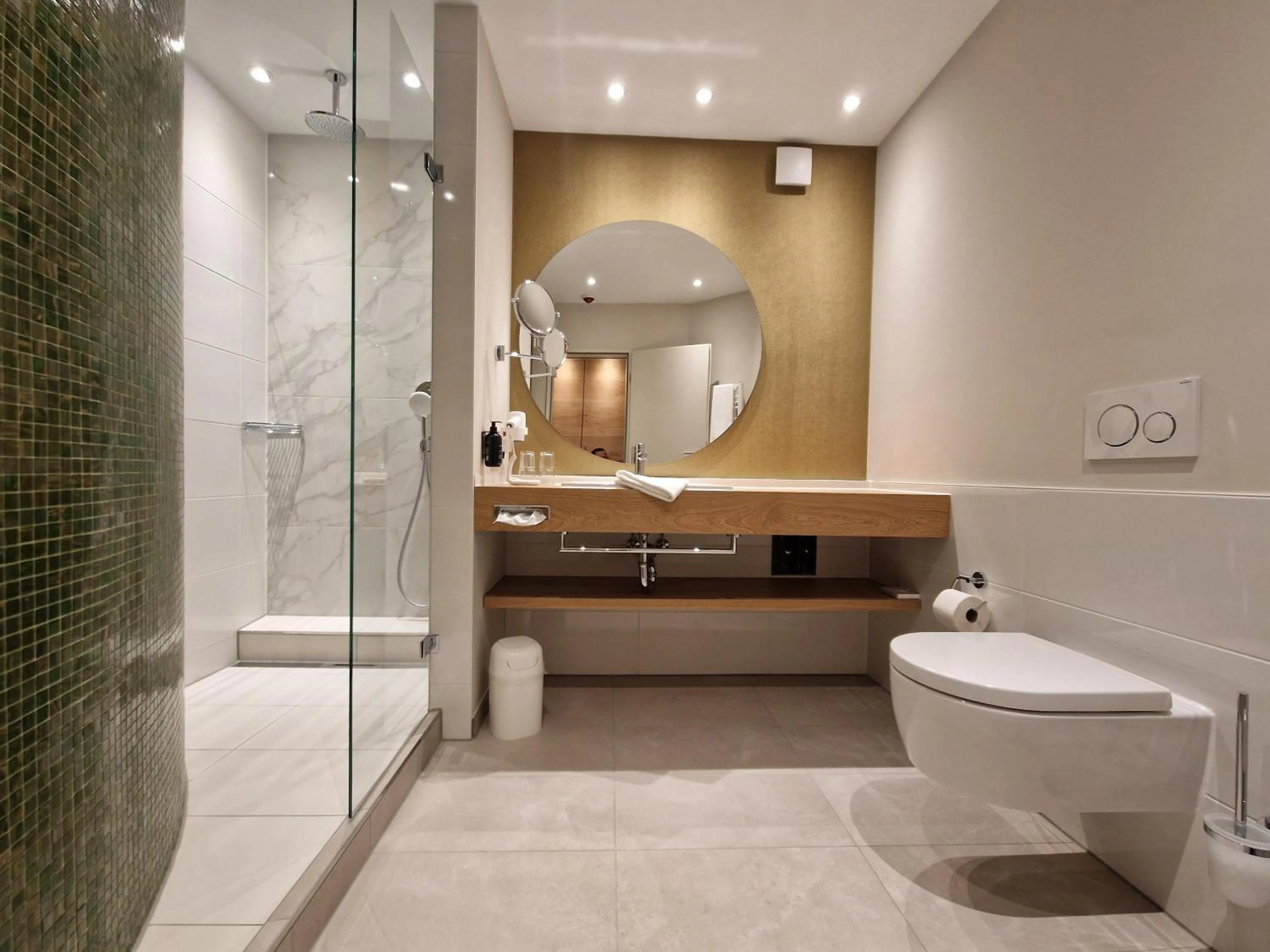 Shower in Köhlers Forsthaus Wellness & Genuss Hotel