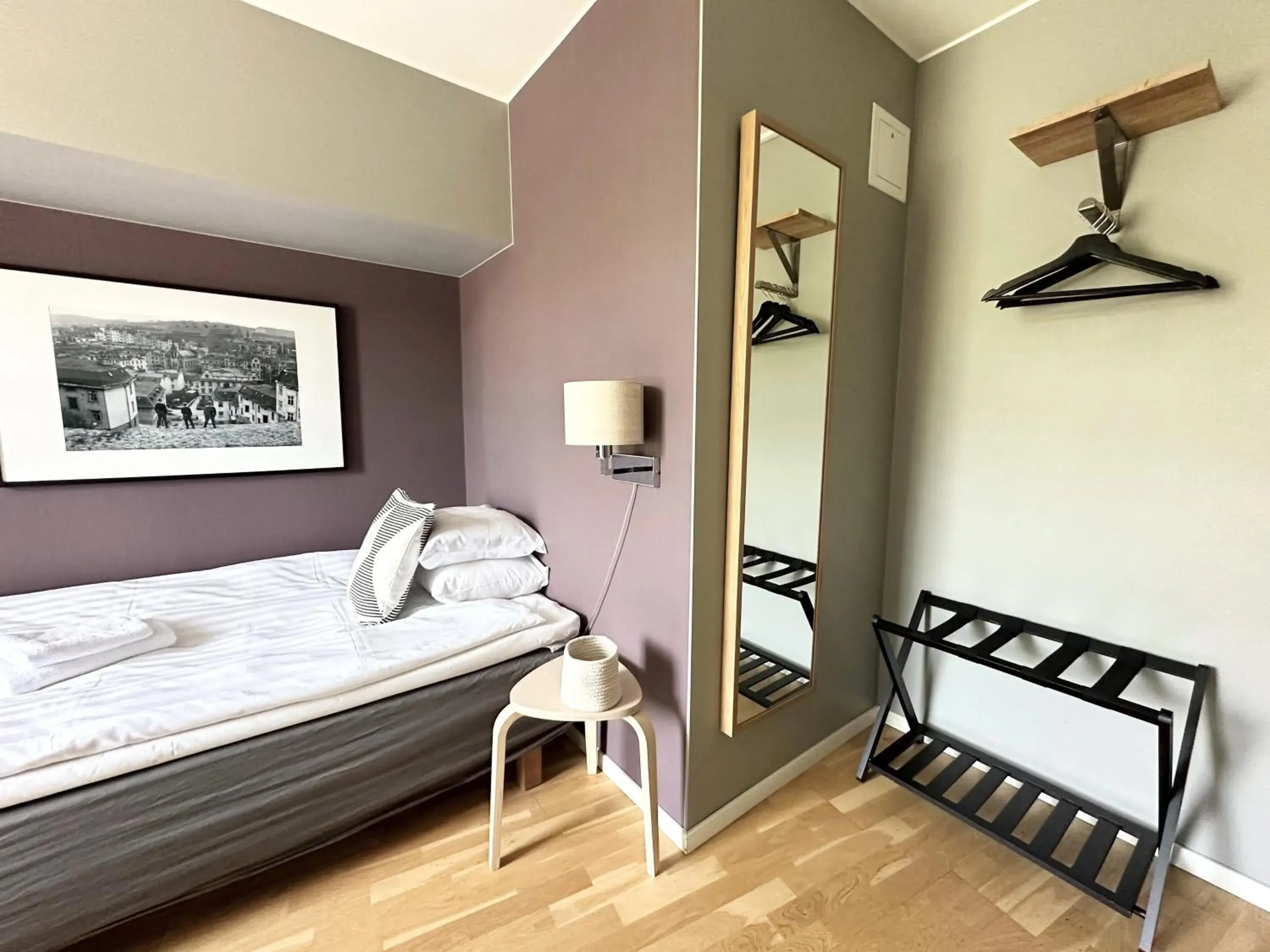 Standard Single Room with Shared Bathroom in Linnéplatsens Hotell & Vandrarhem Standard Single Room with Shared Bathroom in Linnéplatsens Hotell & Vandrarhem