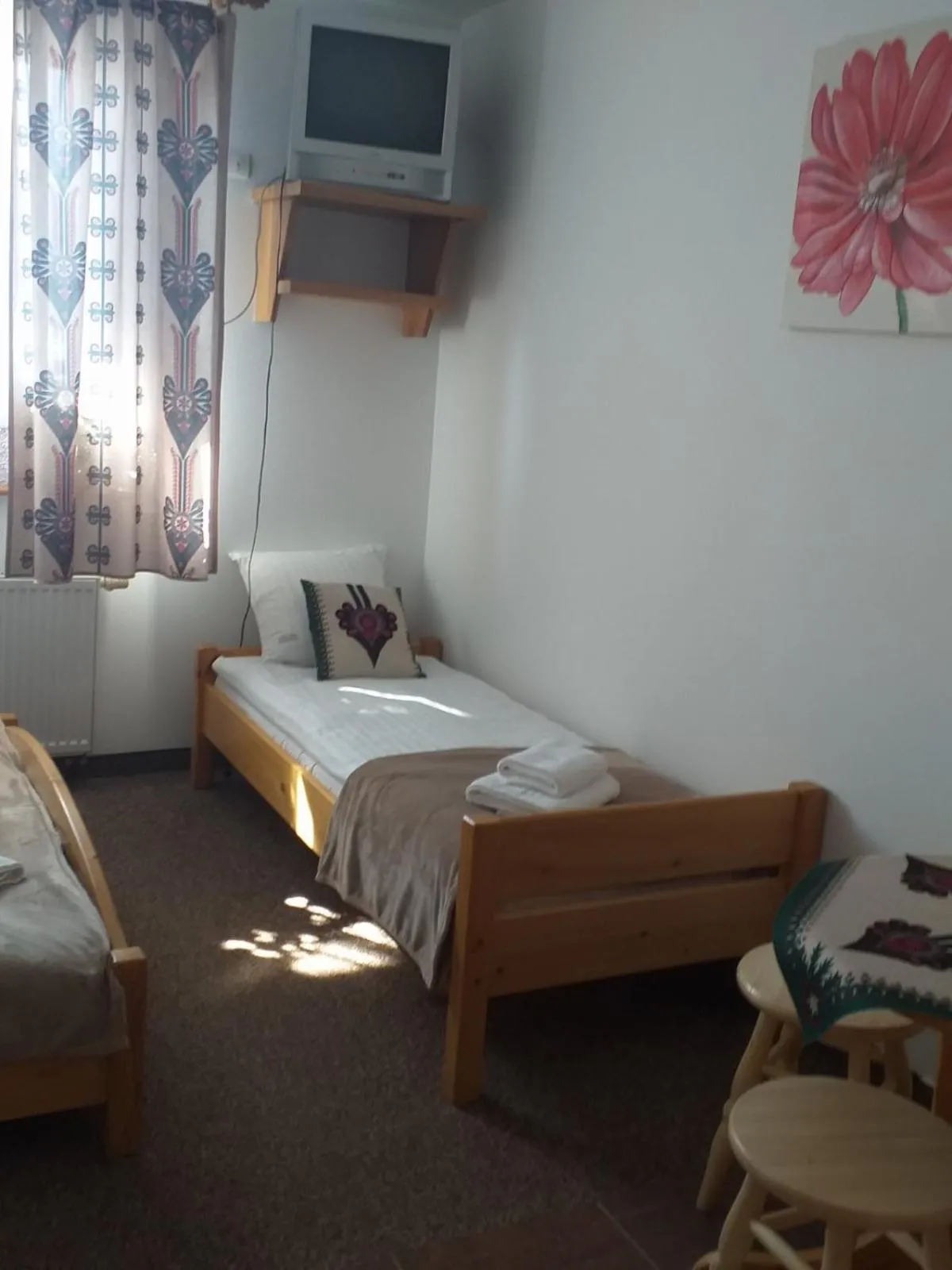 Photo of the whole room, Bed in Karczma Mikuda - Sauna Basen Jacuzzi z widokiem na góry - Kuligi - Parking