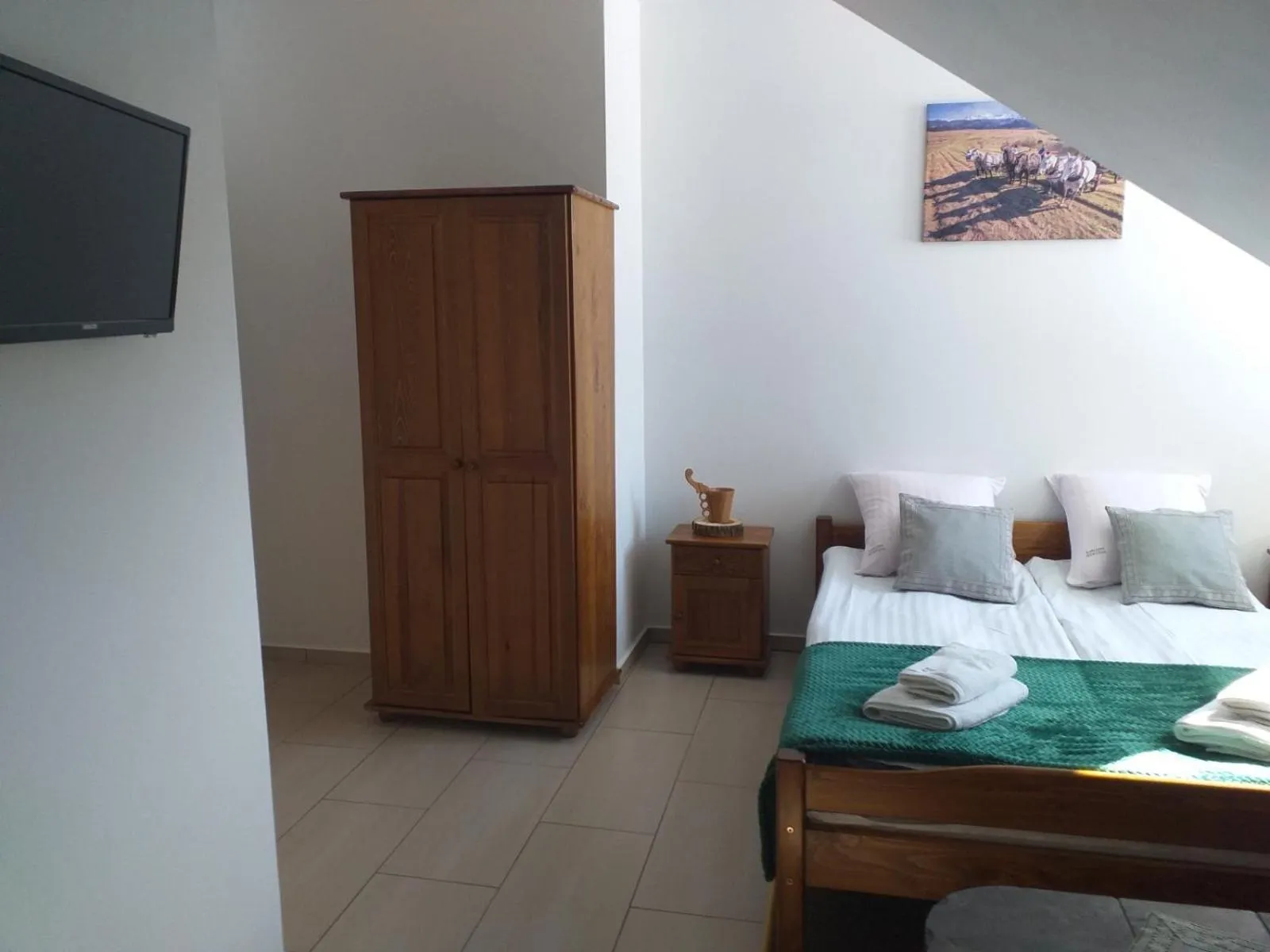 Photo of the whole room, Bed in Karczma Mikuda - Sauna Basen Jacuzzi z widokiem na góry - Kuligi - Parking