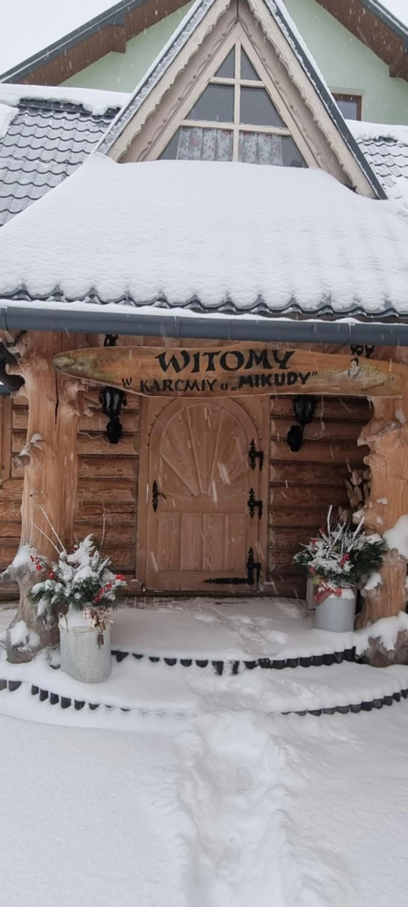 Property building in Karczma Mikuda - Sauna Basen Jacuzzi z widokiem na góry - Kuligi - Parking