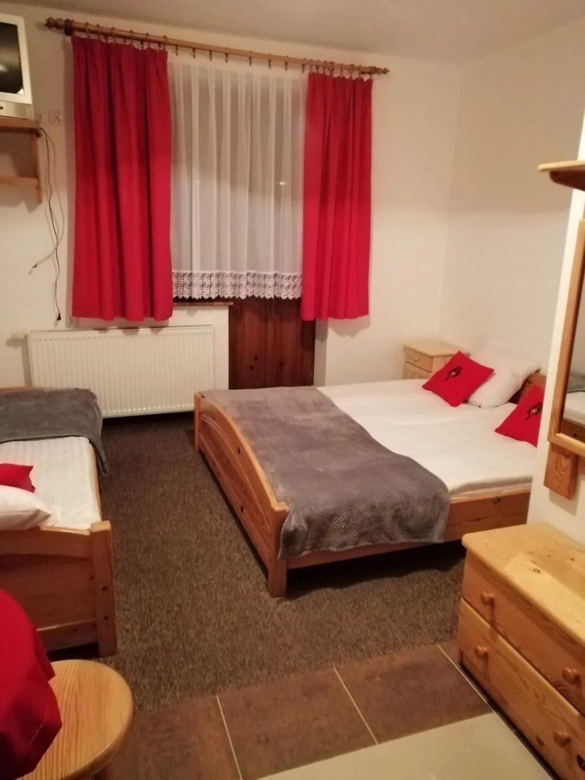 Photo of the whole room, Bed in Karczma Mikuda - Sauna Basen Jacuzzi z widokiem na góry - Kuligi - Parking